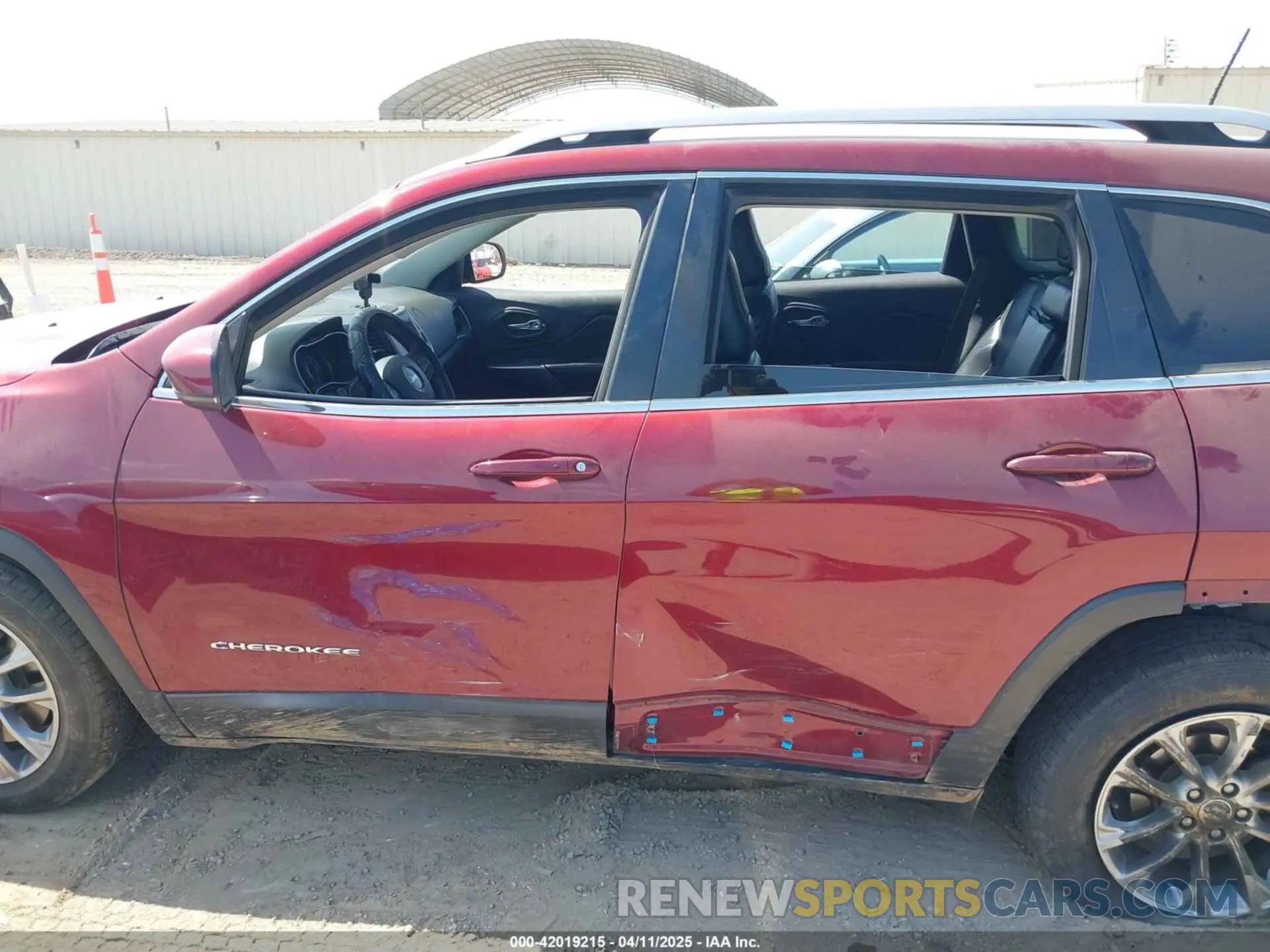 14 Photograph of a damaged car 1C4PJLLBXLD547610 JEEP CHEROKEE 2020