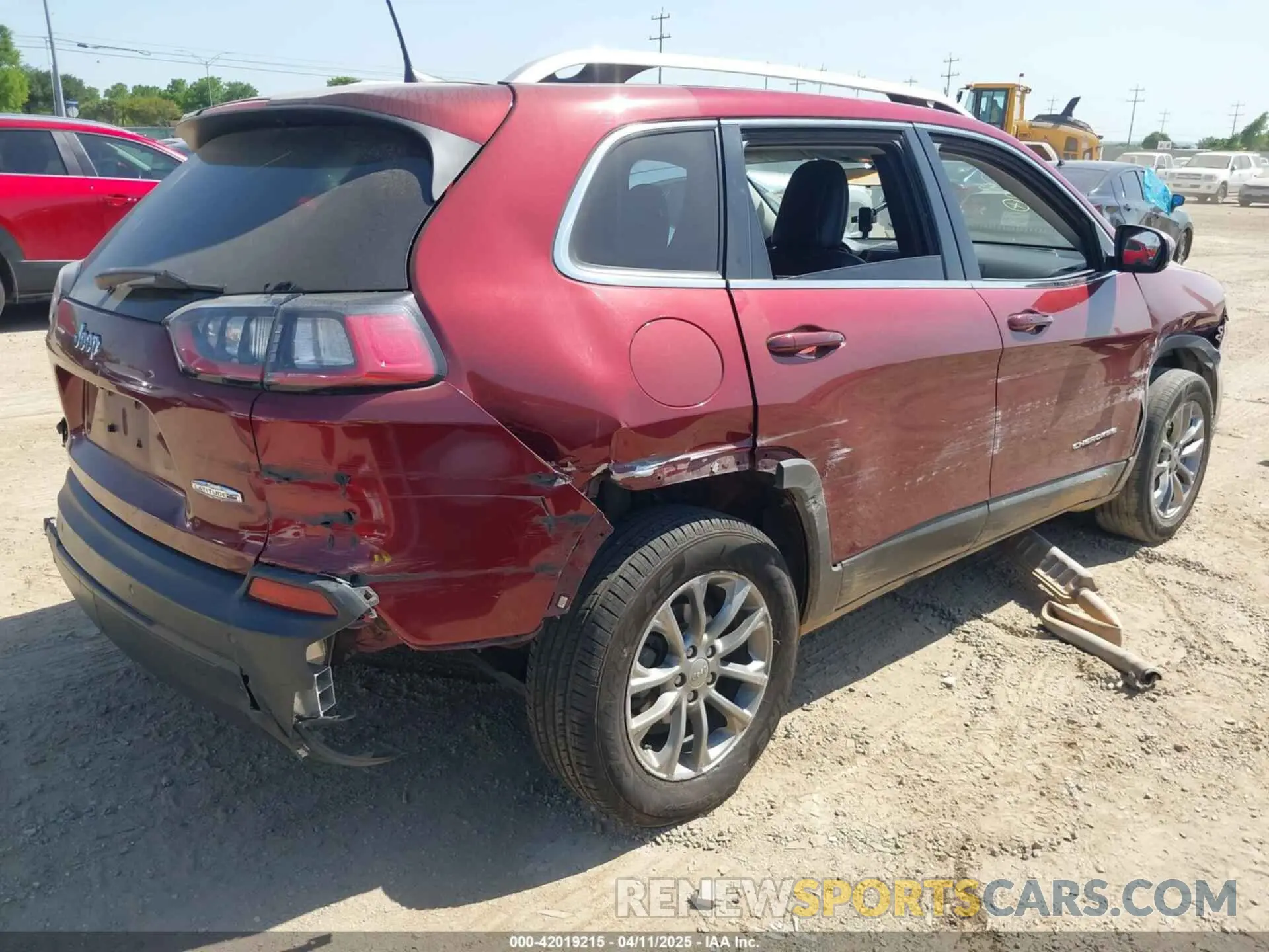 4 Photograph of a damaged car 1C4PJLLBXLD547610 JEEP CHEROKEE 2020