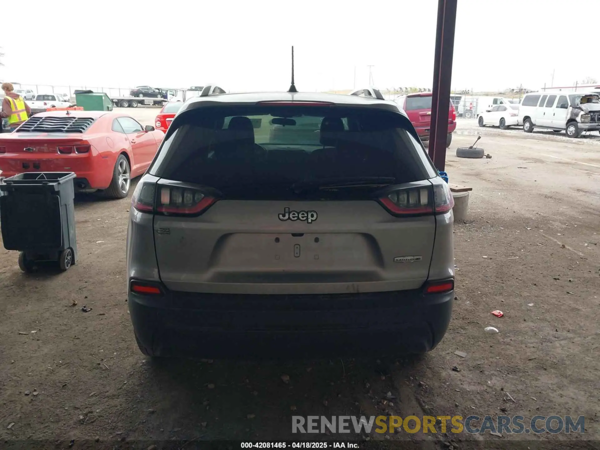 17 Photograph of a damaged car 1C4PJLLBXLD653068 JEEP CHEROKEE 2020