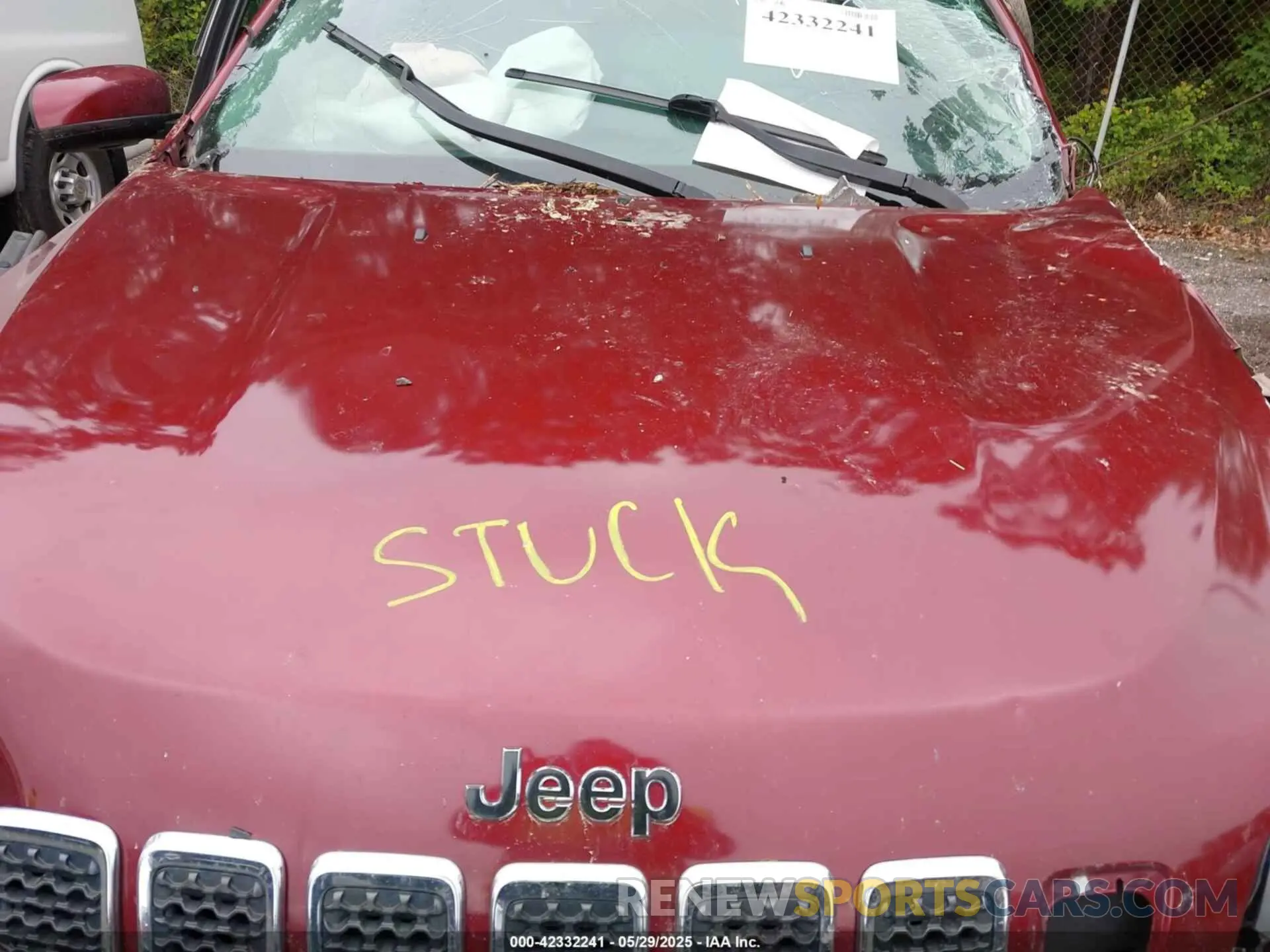 10 Photograph of a damaged car 1C4PJLLX1LD522039 JEEP CHEROKEE 2020