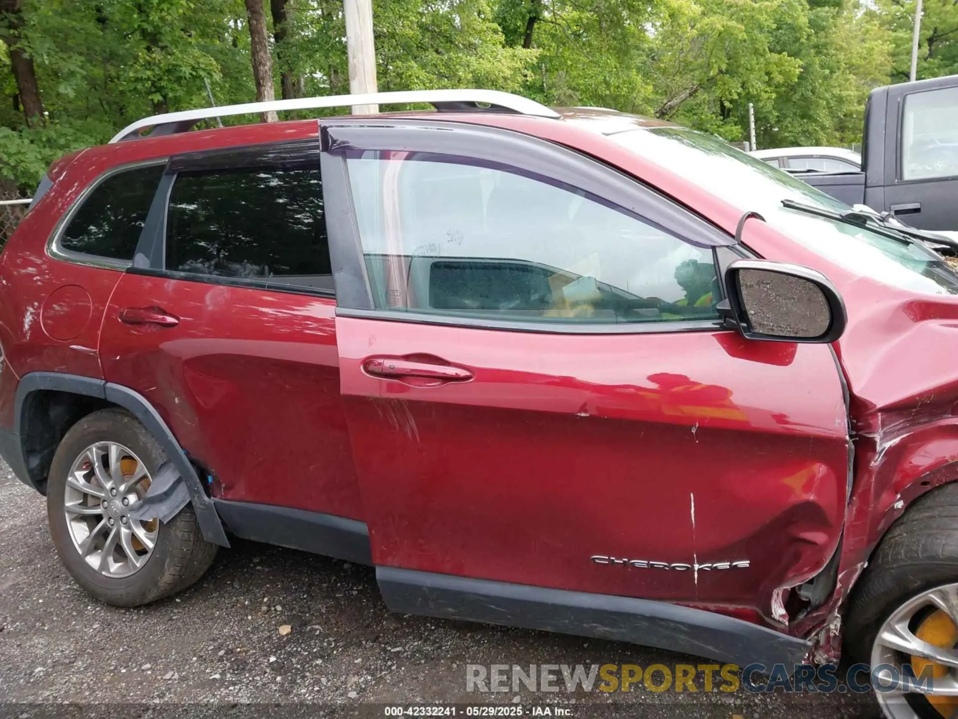 12 Photograph of a damaged car 1C4PJLLX1LD522039 JEEP CHEROKEE 2020