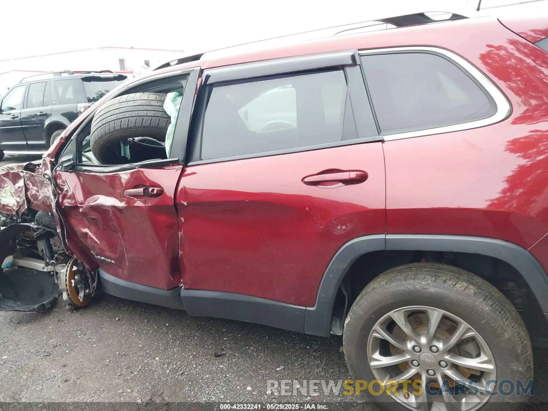 13 Photograph of a damaged car 1C4PJLLX1LD522039 JEEP CHEROKEE 2020