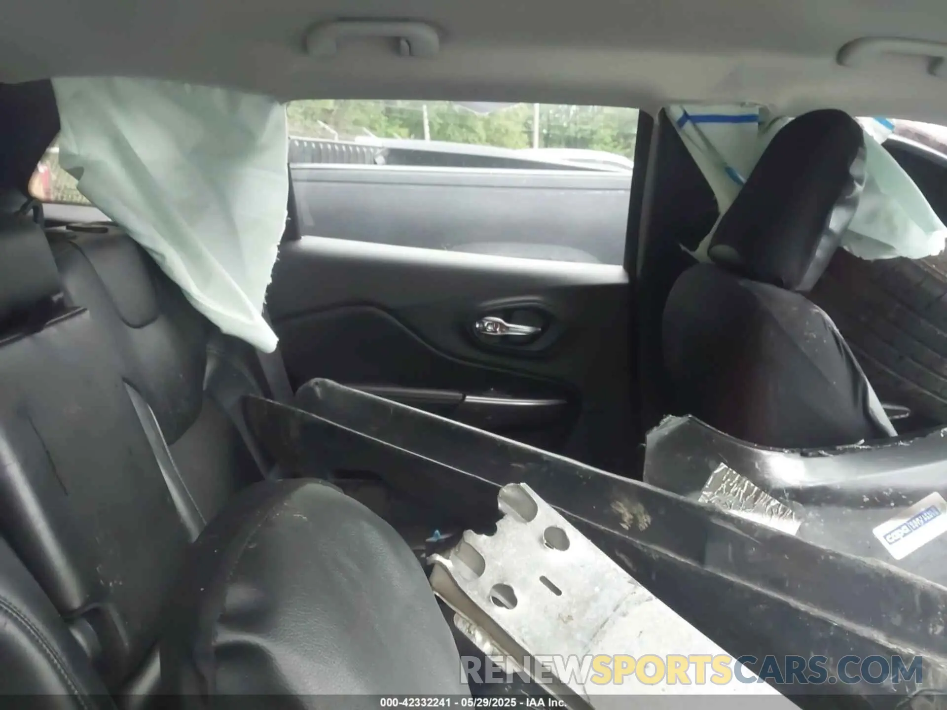 8 Photograph of a damaged car 1C4PJLLX1LD522039 JEEP CHEROKEE 2020