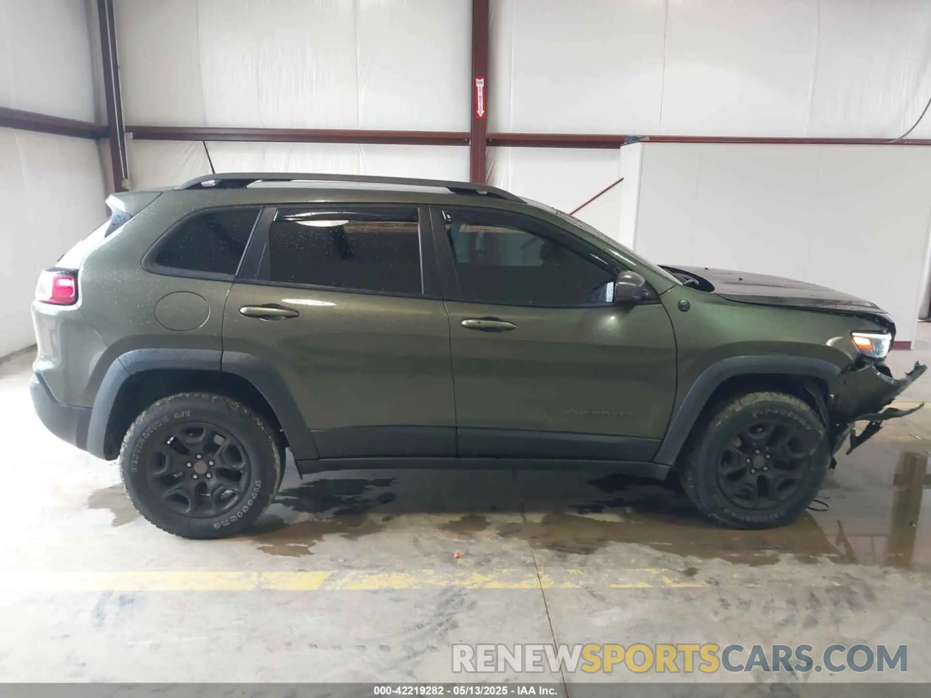 13 Photograph of a damaged car 1C4PJMBN2LD538076 JEEP CHEROKEE 2020