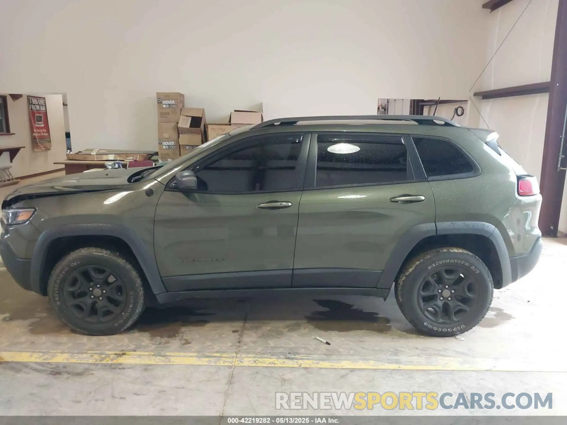 14 Photograph of a damaged car 1C4PJMBN2LD538076 JEEP CHEROKEE 2020