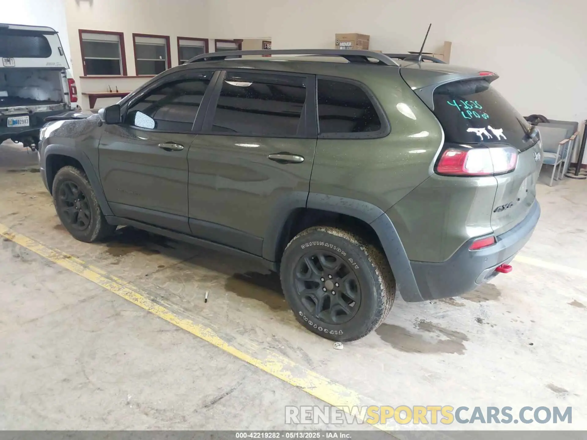 3 Photograph of a damaged car 1C4PJMBN2LD538076 JEEP CHEROKEE 2020