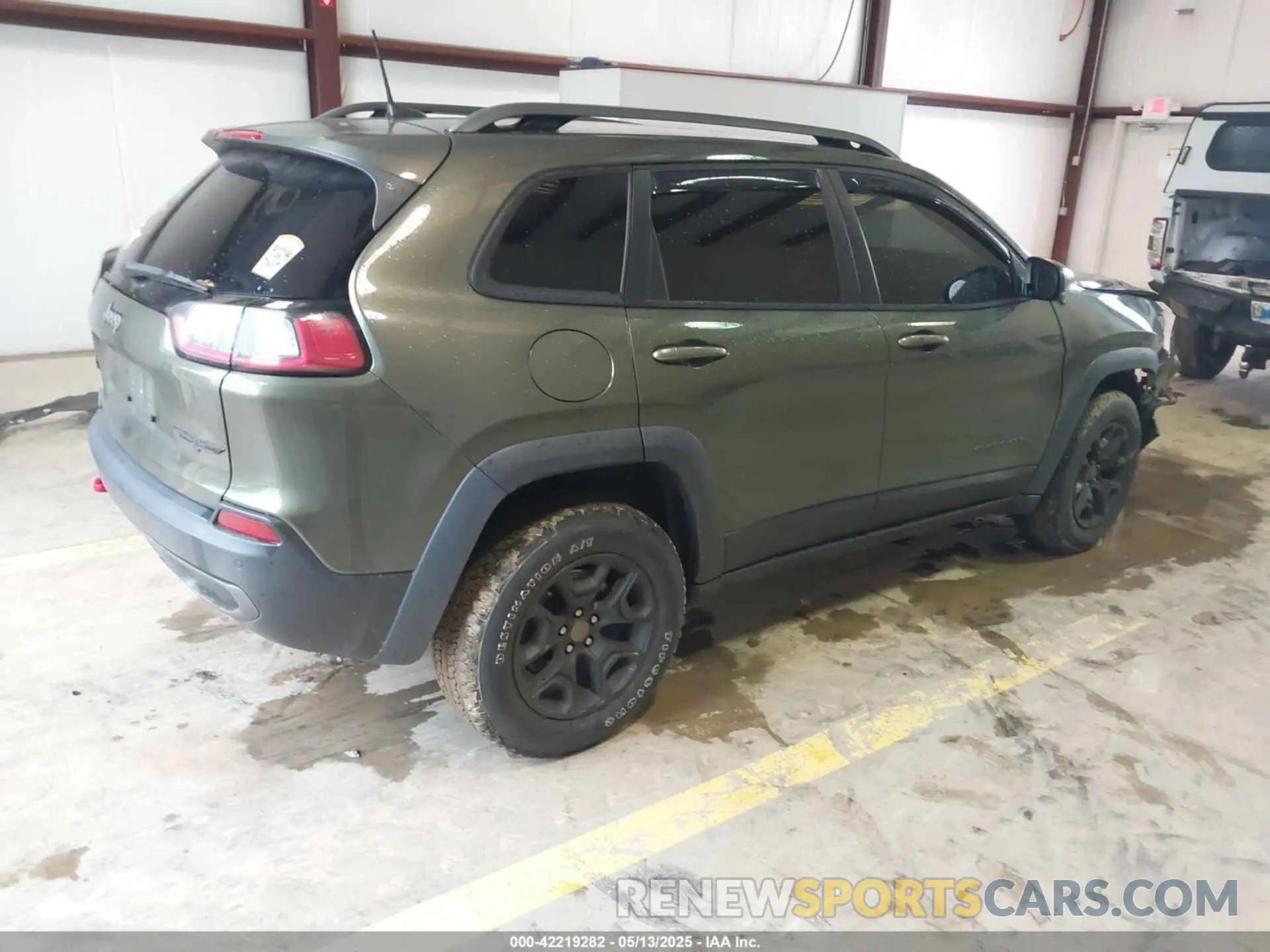 4 Photograph of a damaged car 1C4PJMBN2LD538076 JEEP CHEROKEE 2020