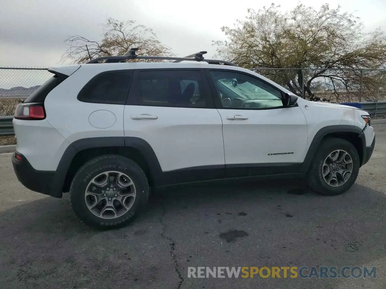 3 Photograph of a damaged car 1C4PJMBN9LD628762 JEEP CHEROKEE 2020