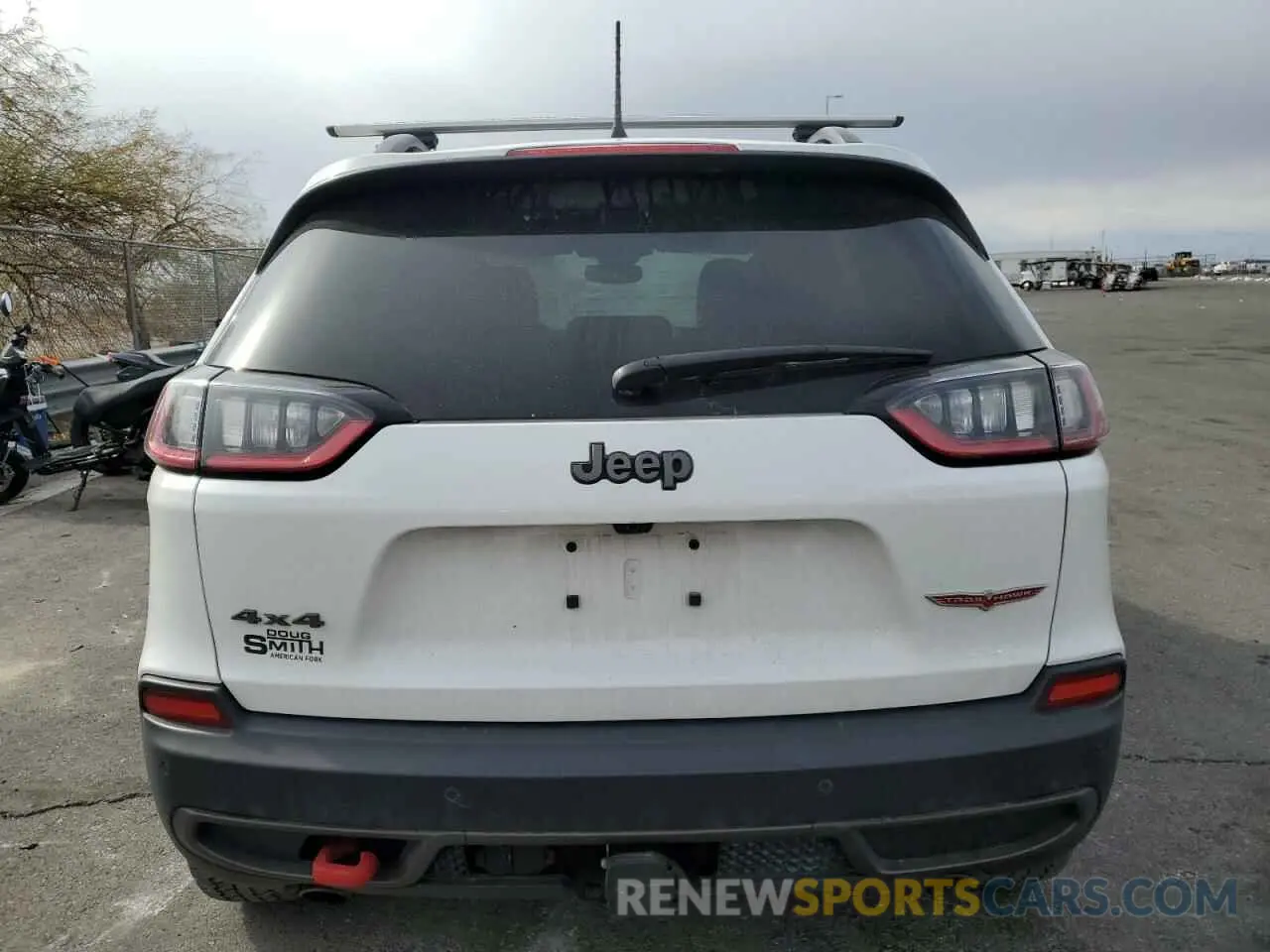 6 Photograph of a damaged car 1C4PJMBN9LD628762 JEEP CHEROKEE 2020