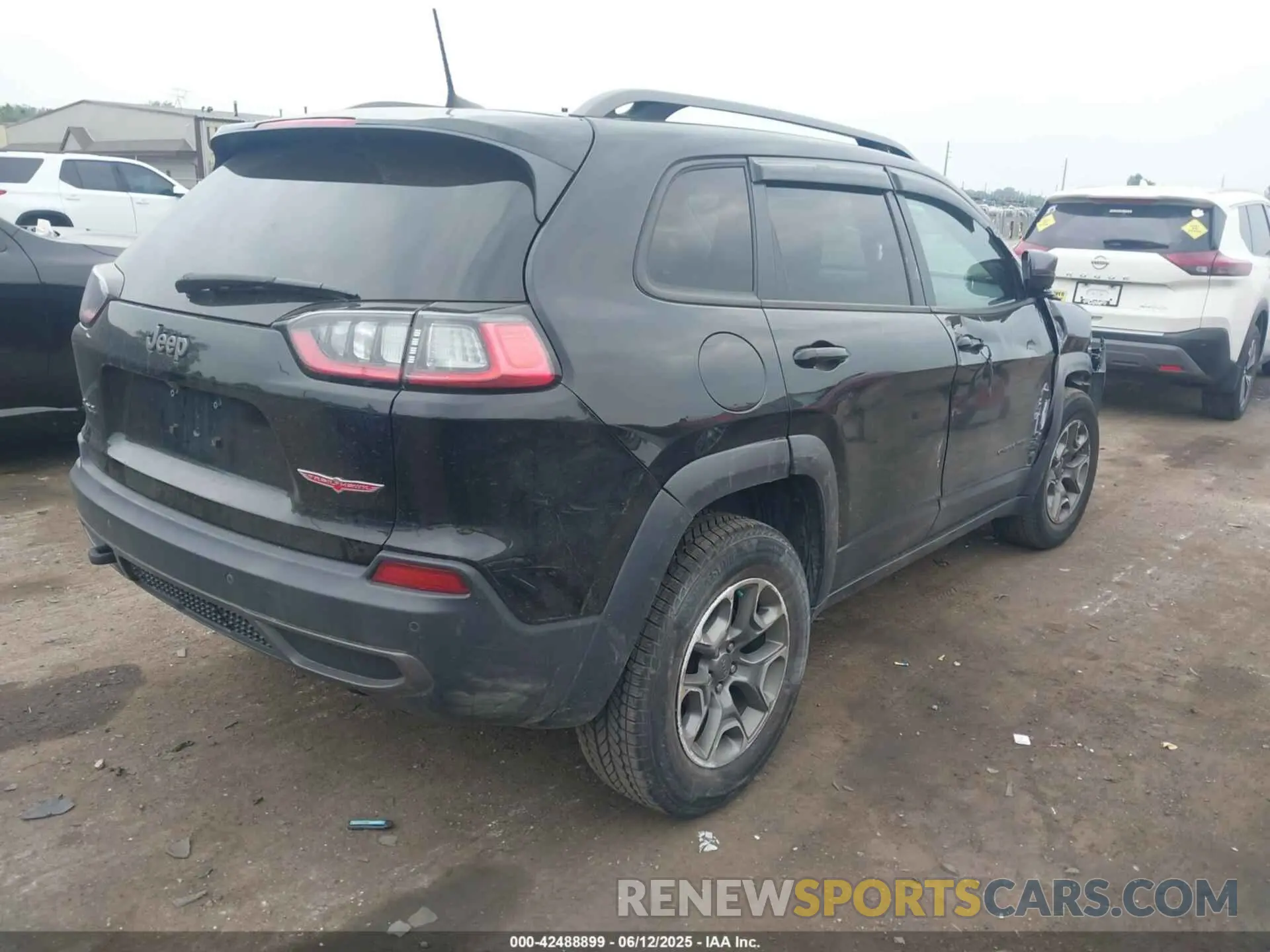 4 Photograph of a damaged car 1C4PJMBX0LD591845 JEEP CHEROKEE 2020