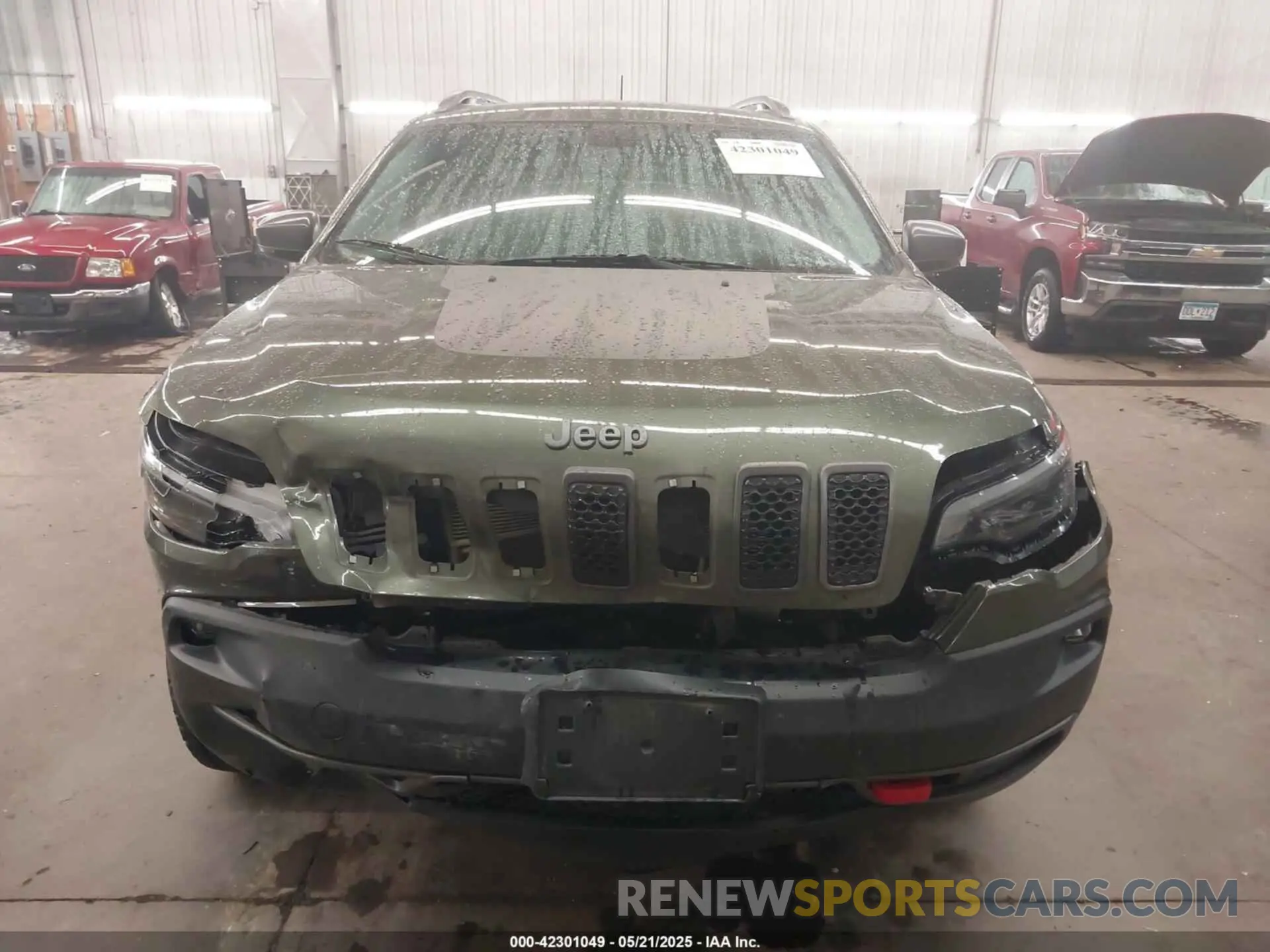13 Photograph of a damaged car 1C4PJMBX1LD563925 JEEP CHEROKEE 2020