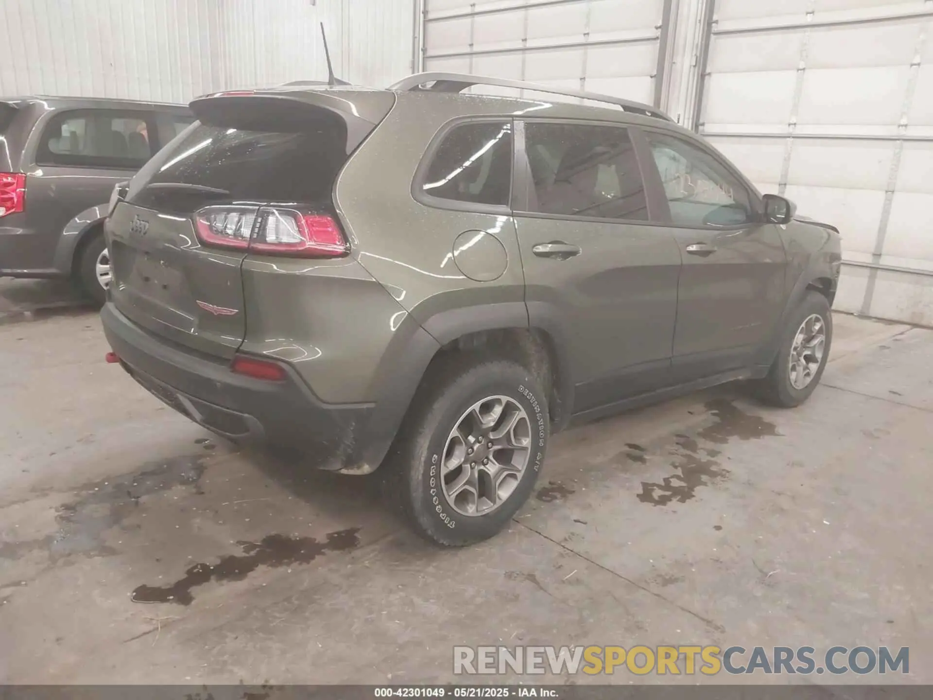 4 Photograph of a damaged car 1C4PJMBX1LD563925 JEEP CHEROKEE 2020