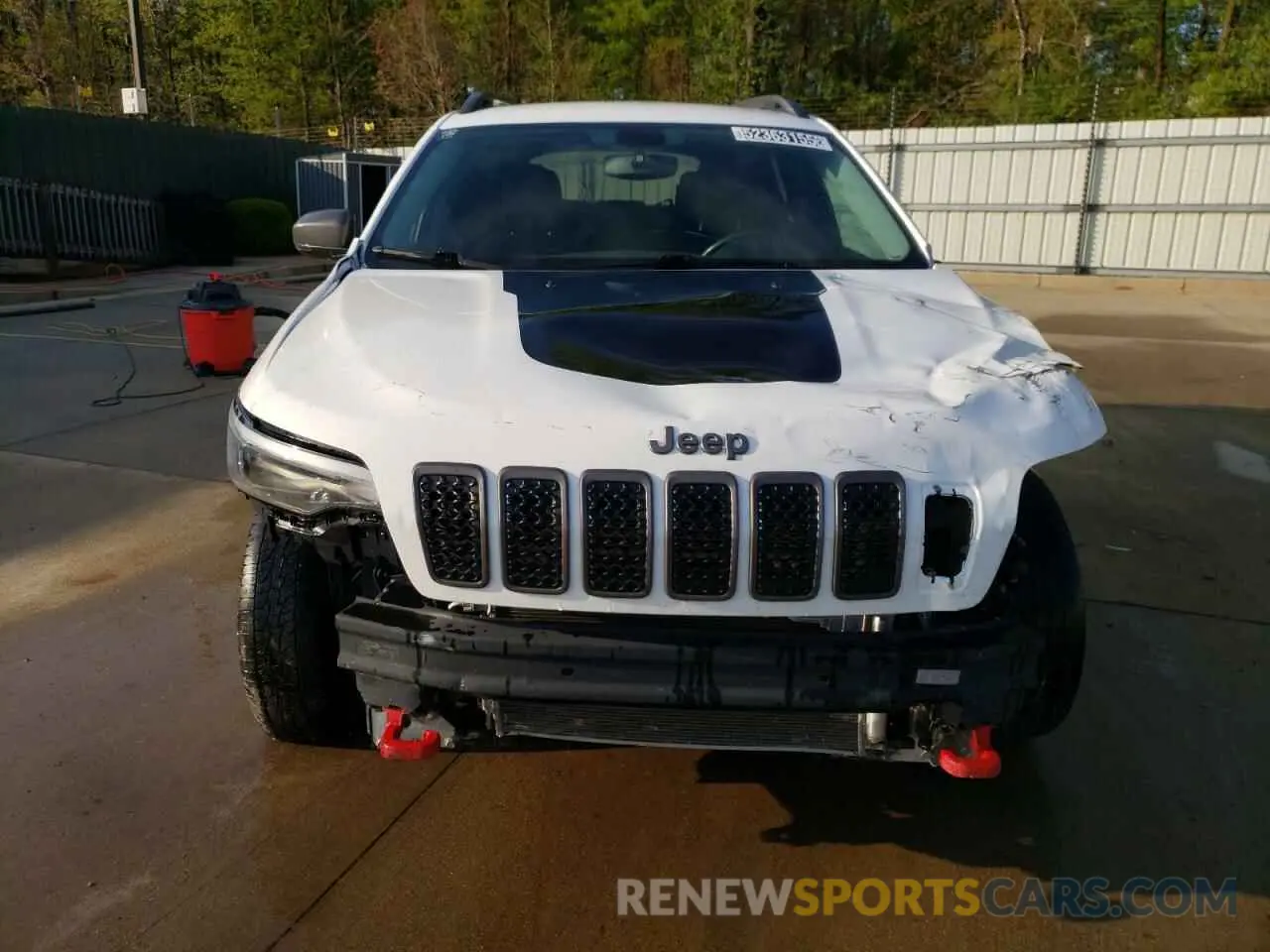 5 Photograph of a damaged car 1C4PJMBX2LD630645 JEEP CHEROKEE 2020