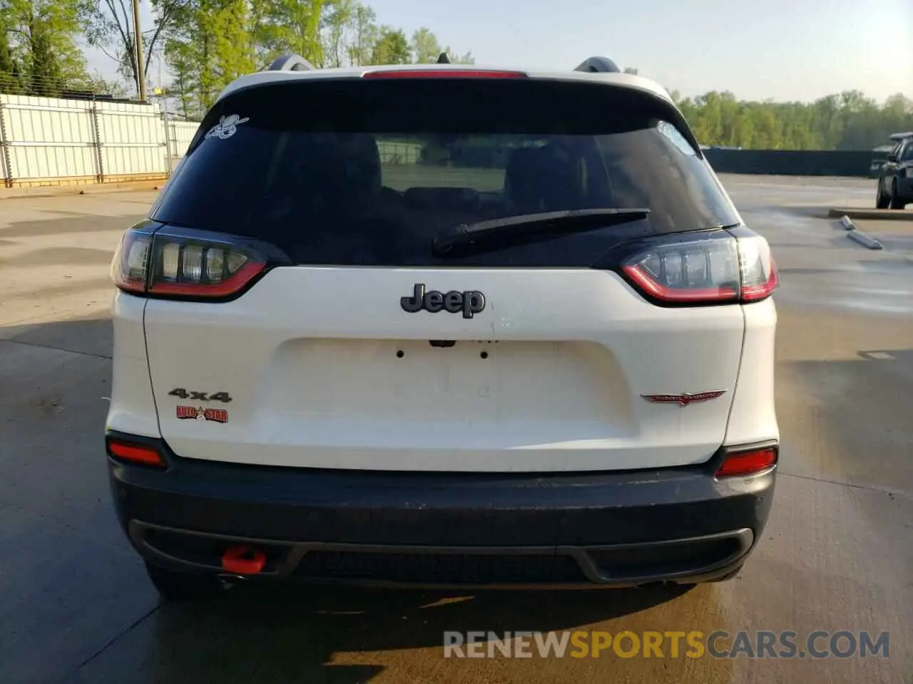6 Photograph of a damaged car 1C4PJMBX2LD630645 JEEP CHEROKEE 2020