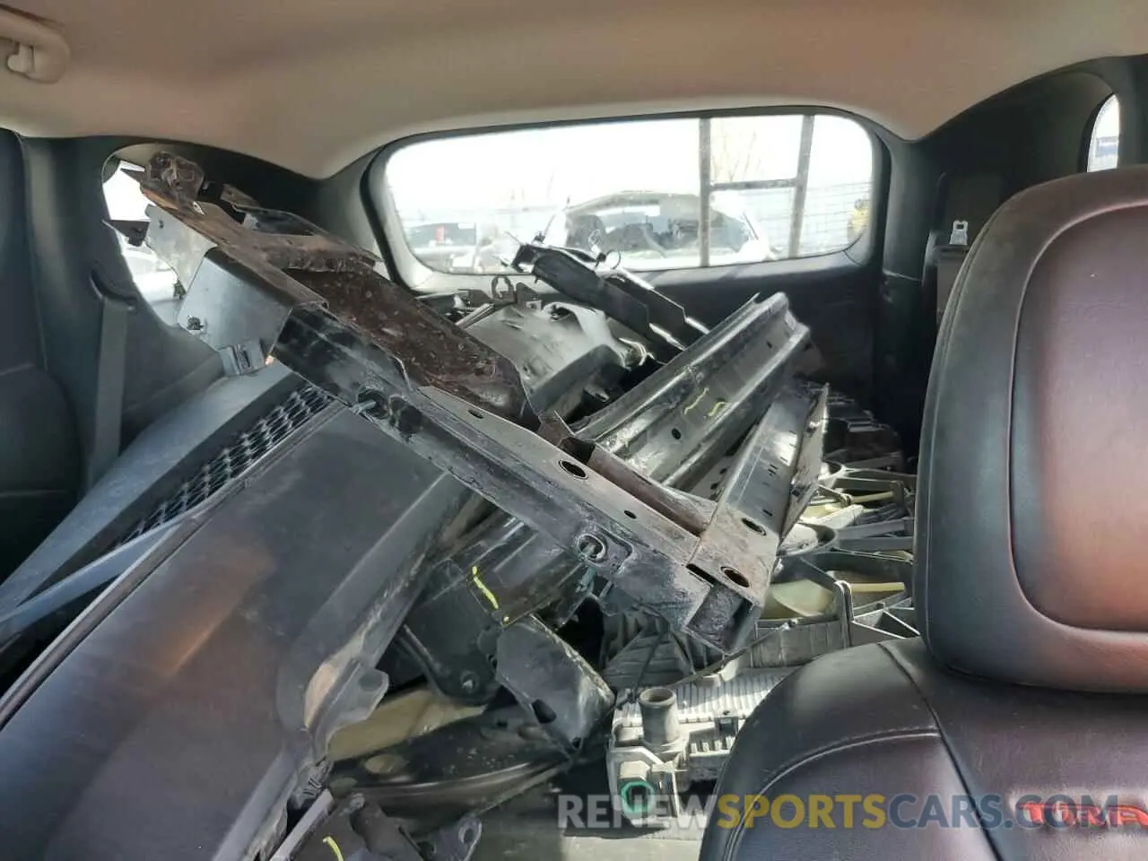 10 Photograph of a damaged car 1C4PJMBX2LD633173 JEEP CHEROKEE 2020