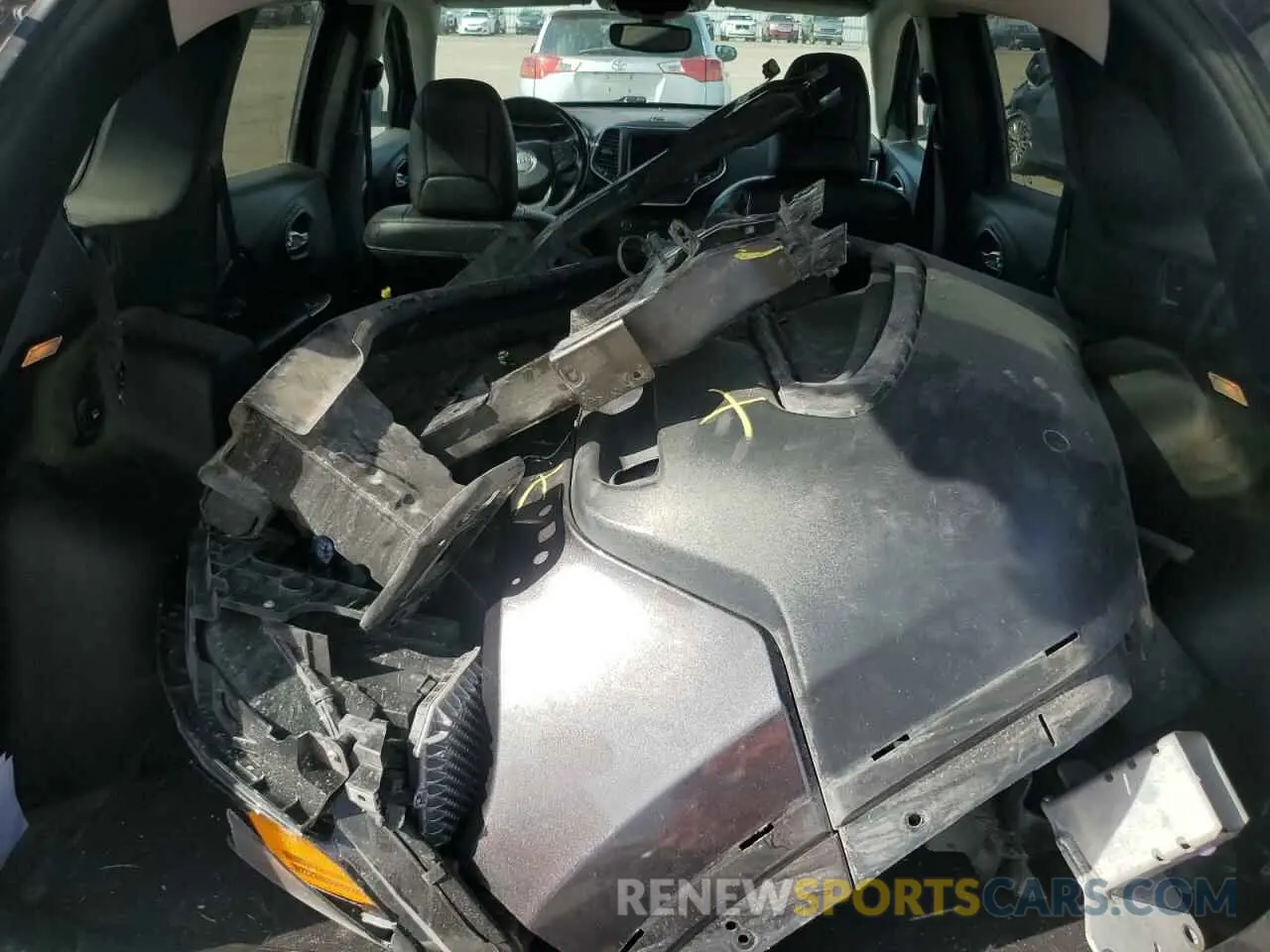 13 Photograph of a damaged car 1C4PJMBX2LD633173 JEEP CHEROKEE 2020