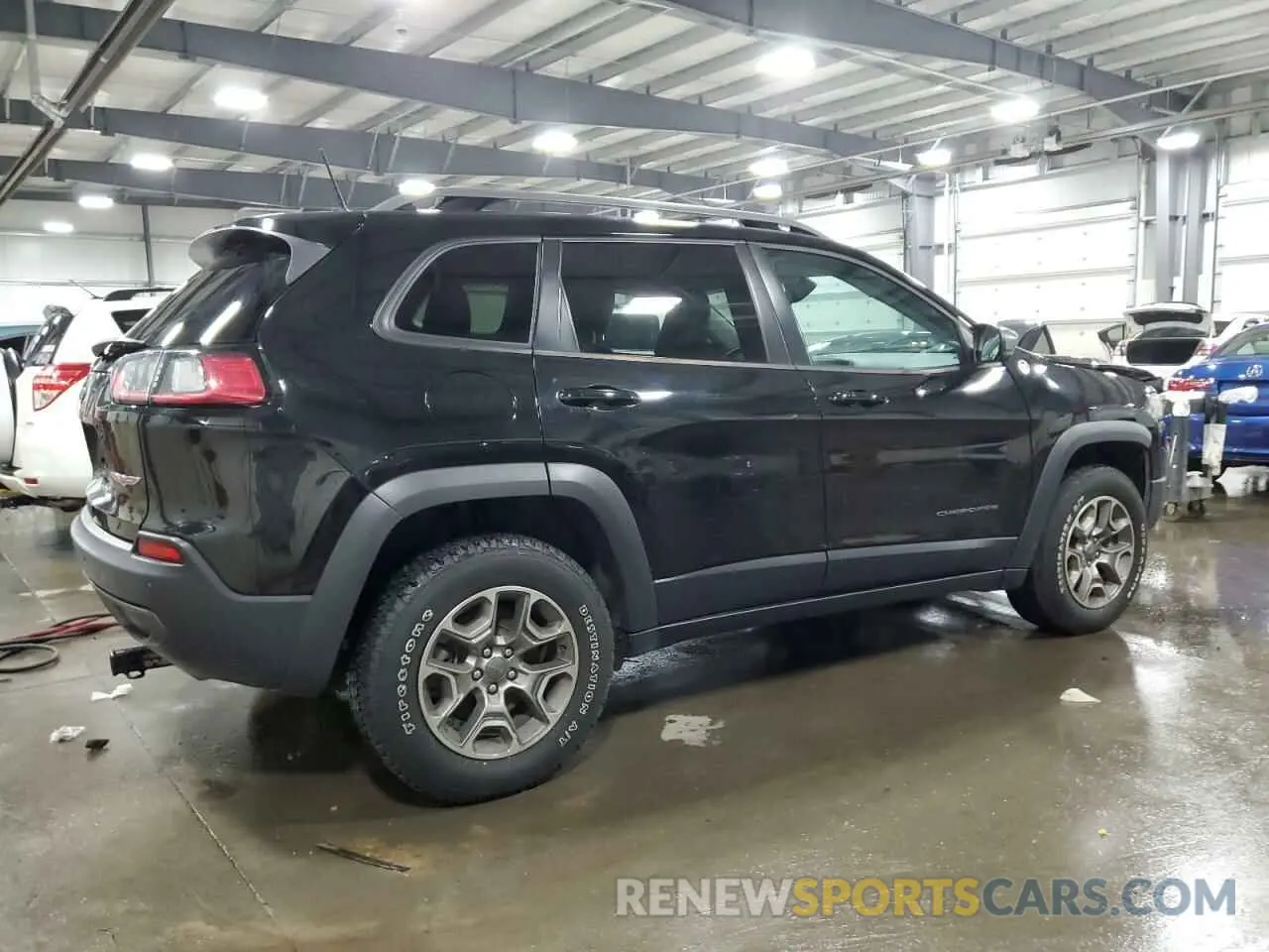 3 Photograph of a damaged car 1C4PJMBX2LD638678 JEEP CHEROKEE 2020