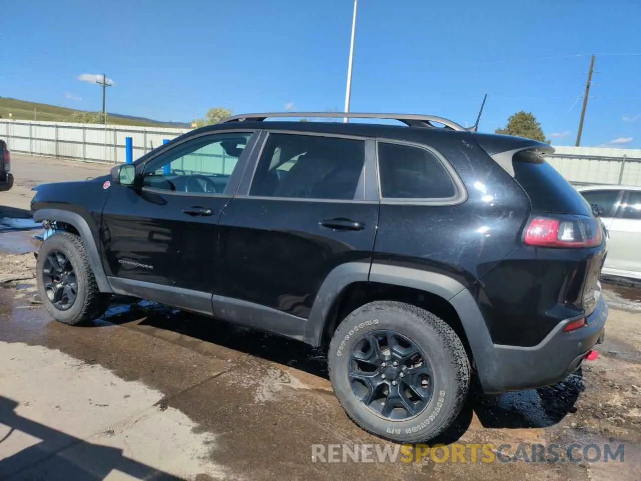 2 Photograph of a damaged car 1C4PJMBX4LD568343 JEEP CHEROKEE 2020