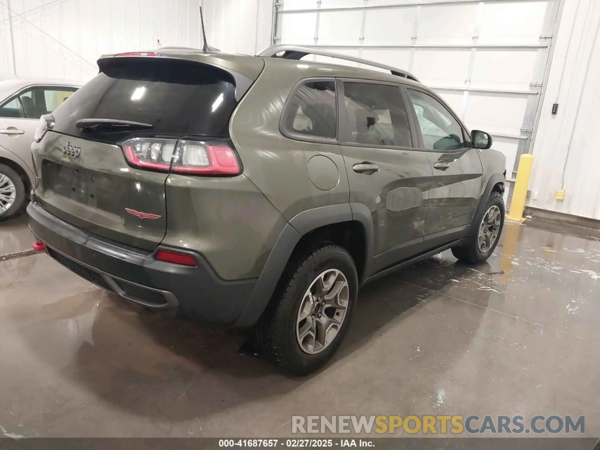 4 Photograph of a damaged car 1C4PJMBX4LD588401 JEEP CHEROKEE 2020