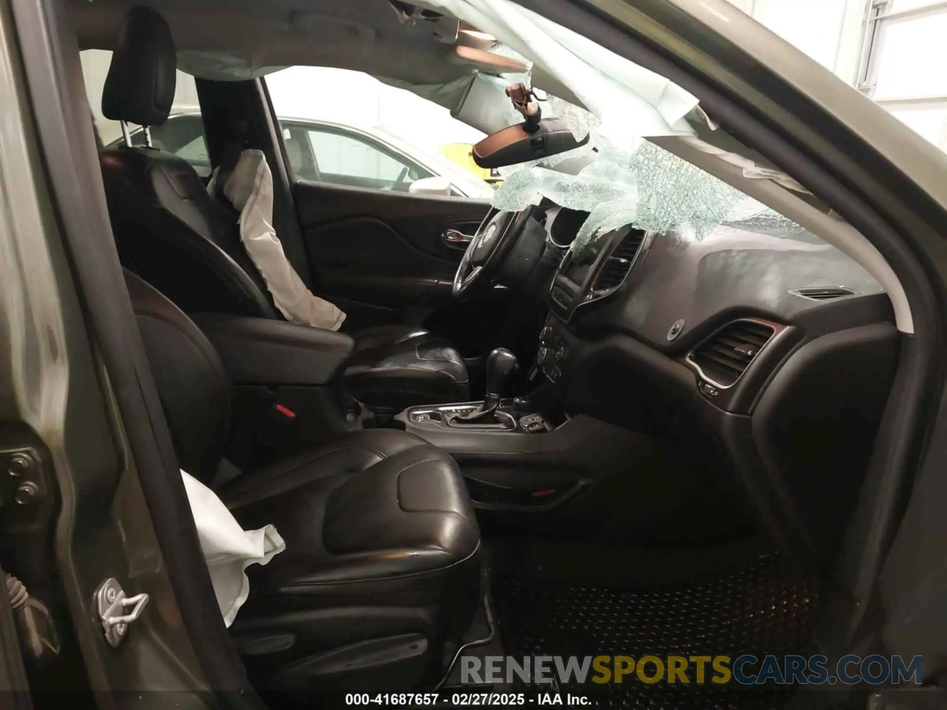 5 Photograph of a damaged car 1C4PJMBX4LD588401 JEEP CHEROKEE 2020