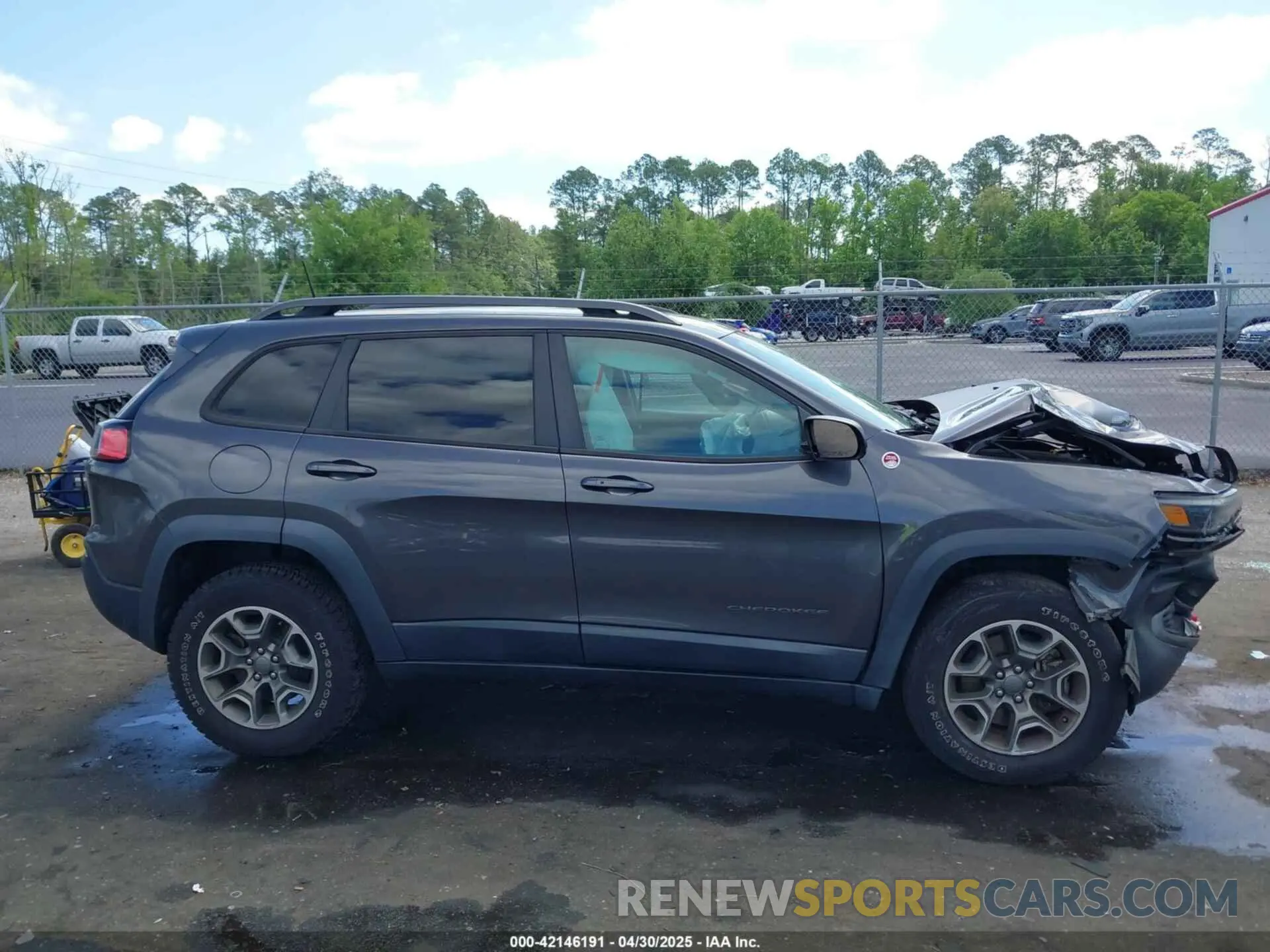 13 Photograph of a damaged car 1C4PJMBX5LD527252 JEEP CHEROKEE 2020