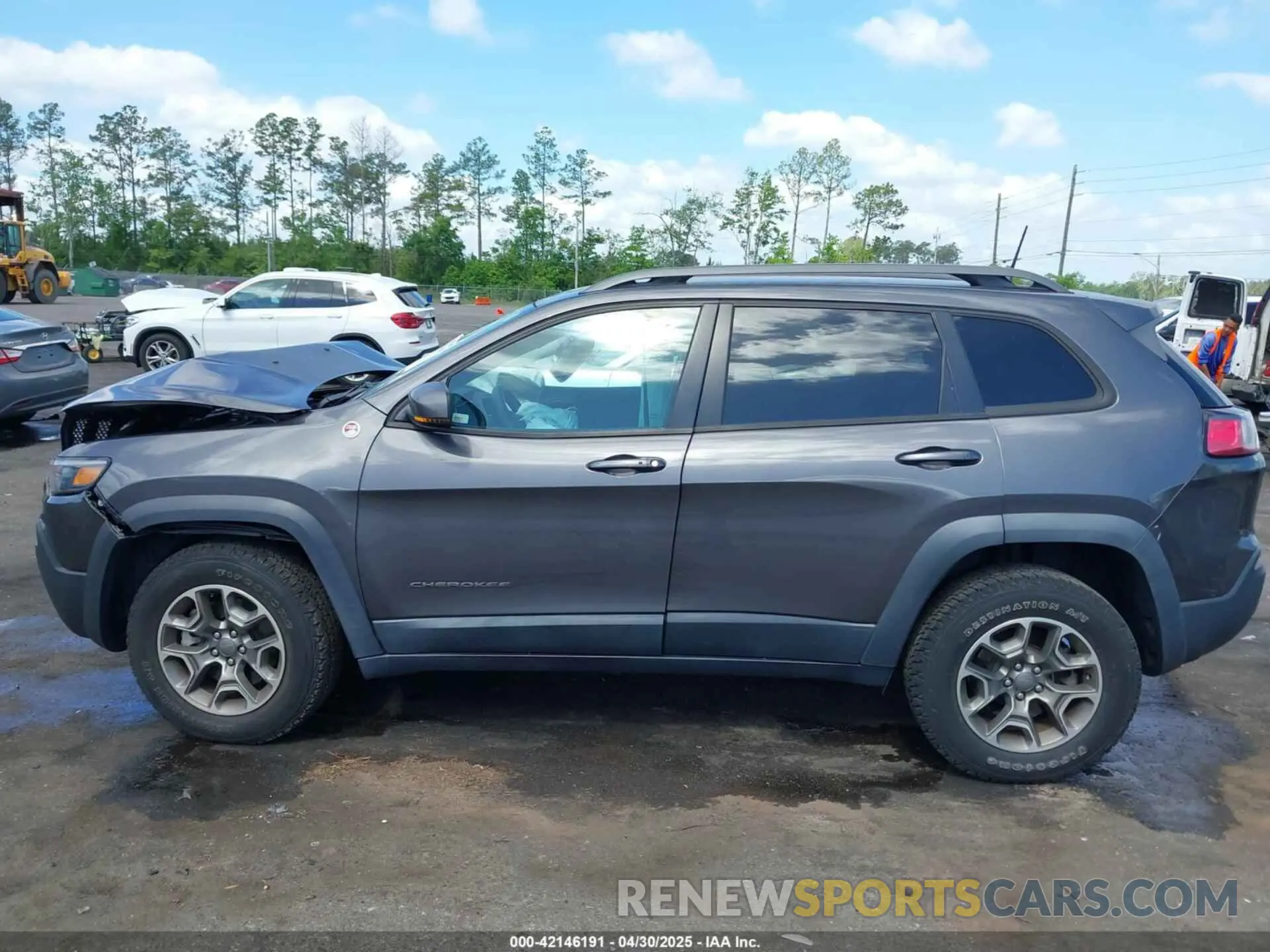 14 Photograph of a damaged car 1C4PJMBX5LD527252 JEEP CHEROKEE 2020