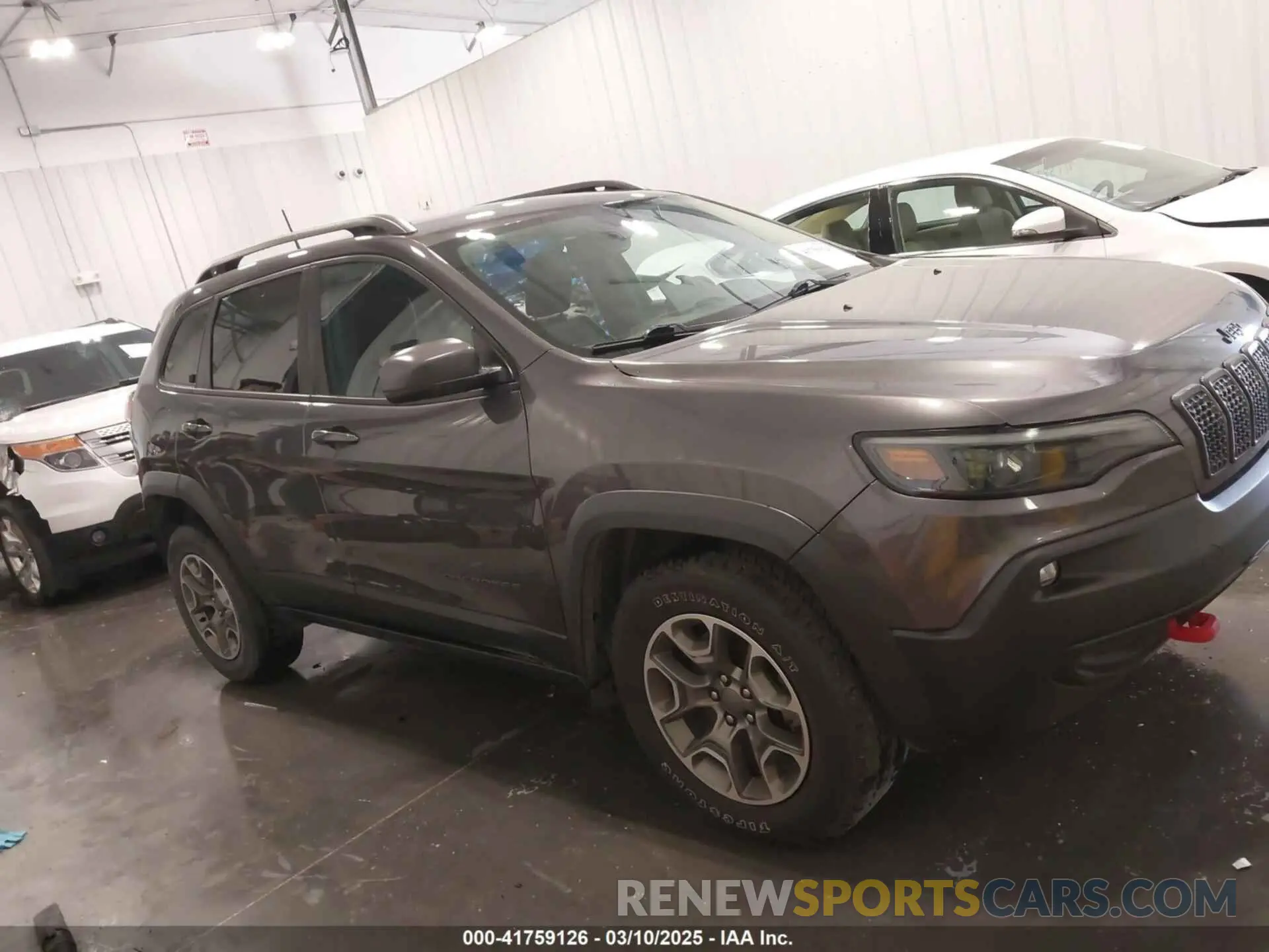 14 Photograph of a damaged car 1C4PJMBX5LD527462 JEEP CHEROKEE 2020