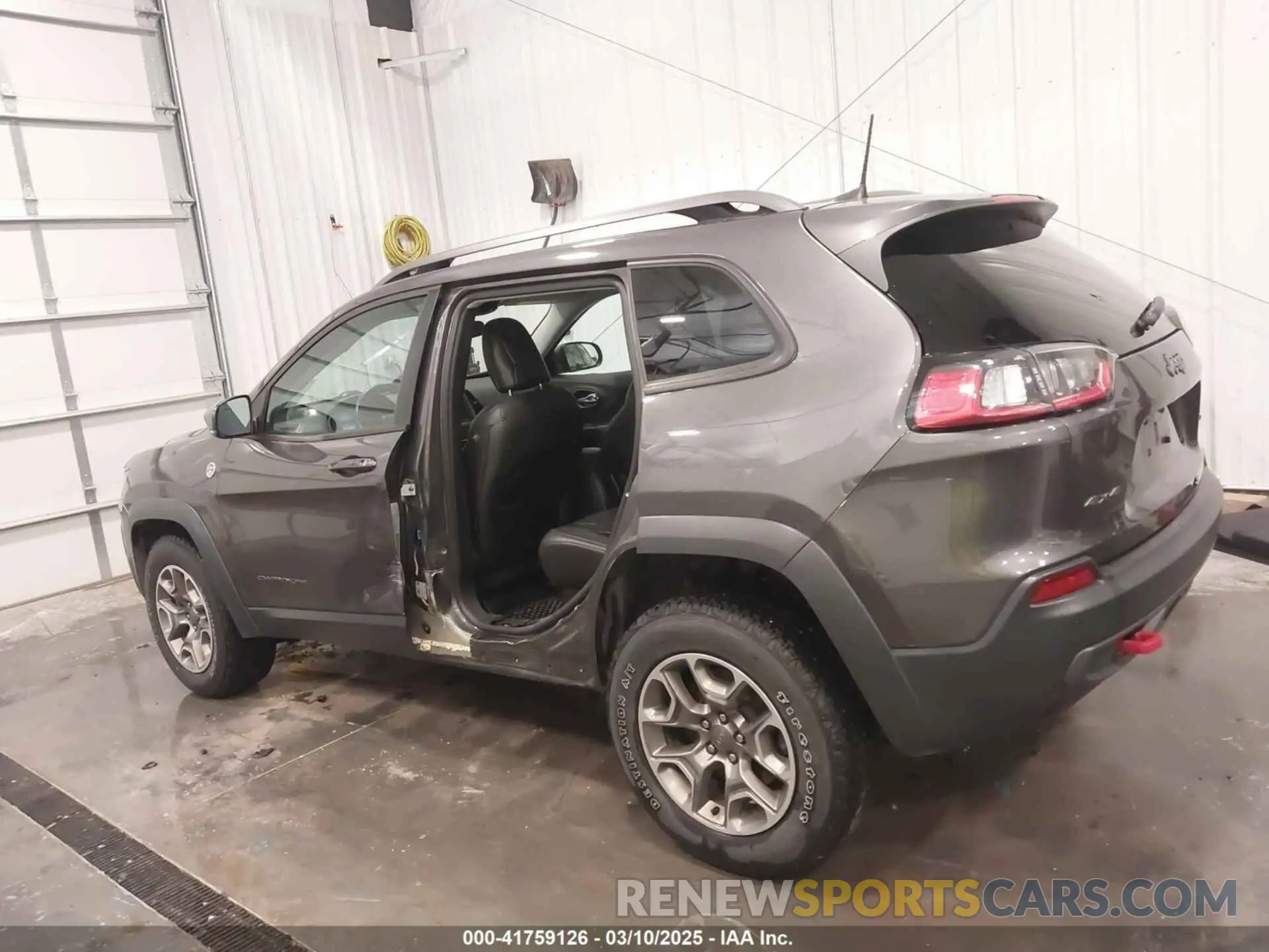 15 Photograph of a damaged car 1C4PJMBX5LD527462 JEEP CHEROKEE 2020
