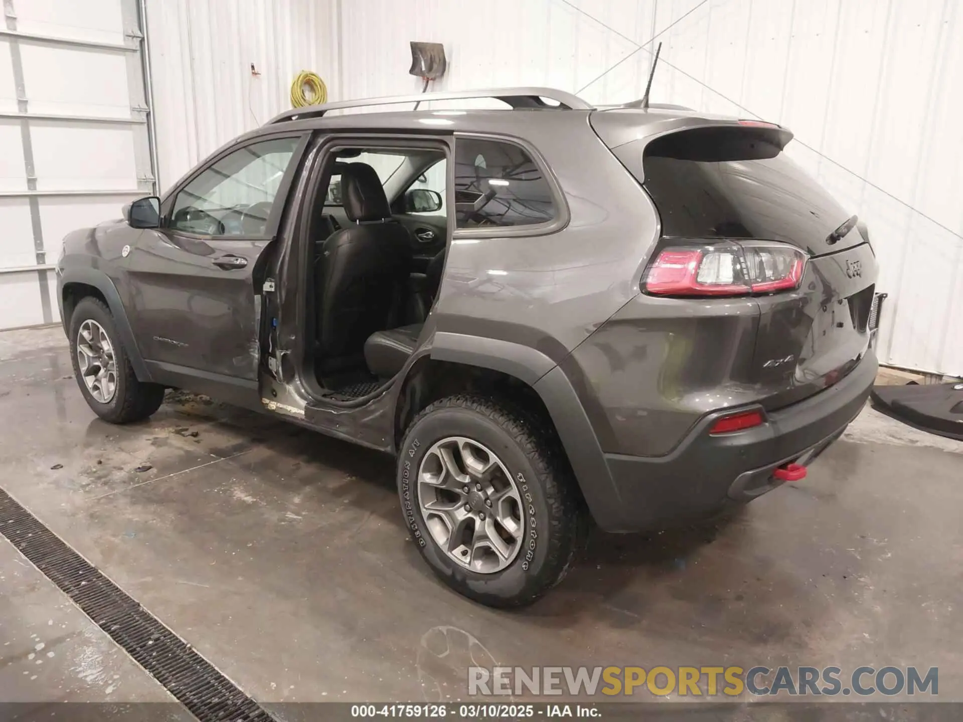 3 Photograph of a damaged car 1C4PJMBX5LD527462 JEEP CHEROKEE 2020