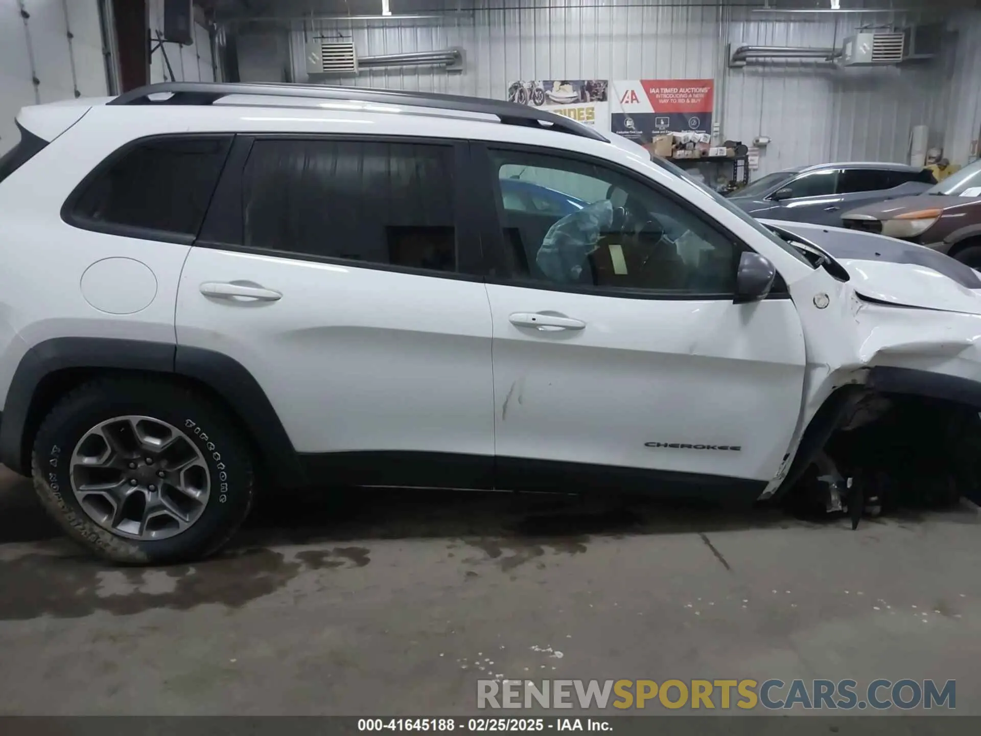 13 Photograph of a damaged car 1C4PJMBX6LD557344 JEEP CHEROKEE 2020