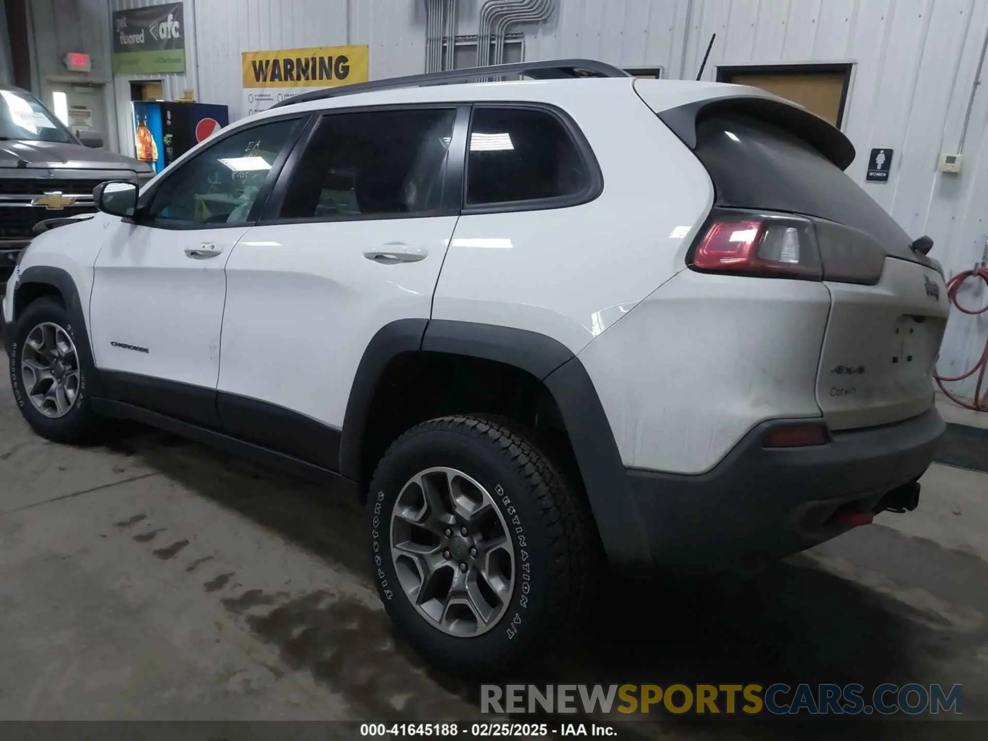 3 Photograph of a damaged car 1C4PJMBX6LD557344 JEEP CHEROKEE 2020