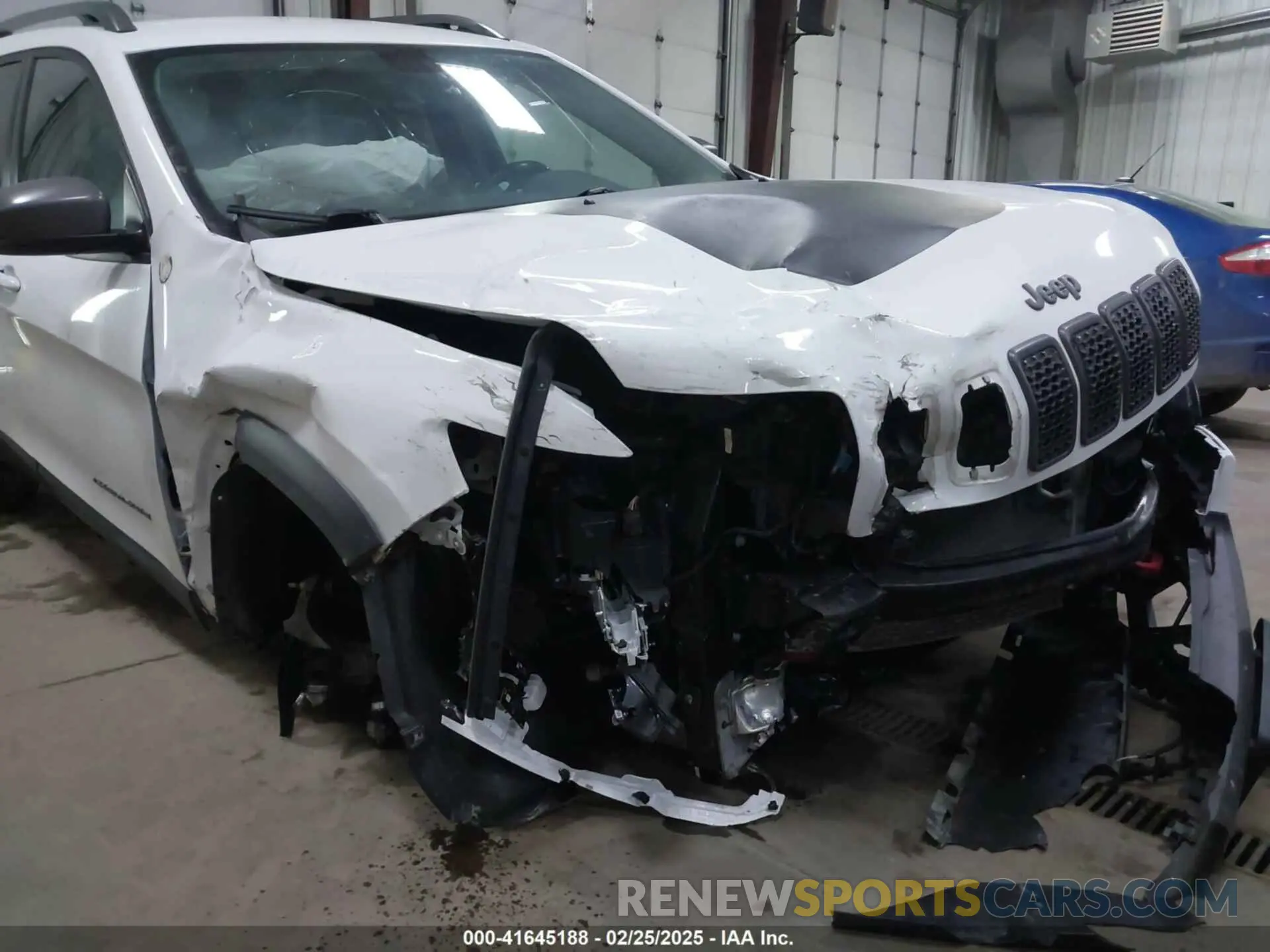 6 Photograph of a damaged car 1C4PJMBX6LD557344 JEEP CHEROKEE 2020