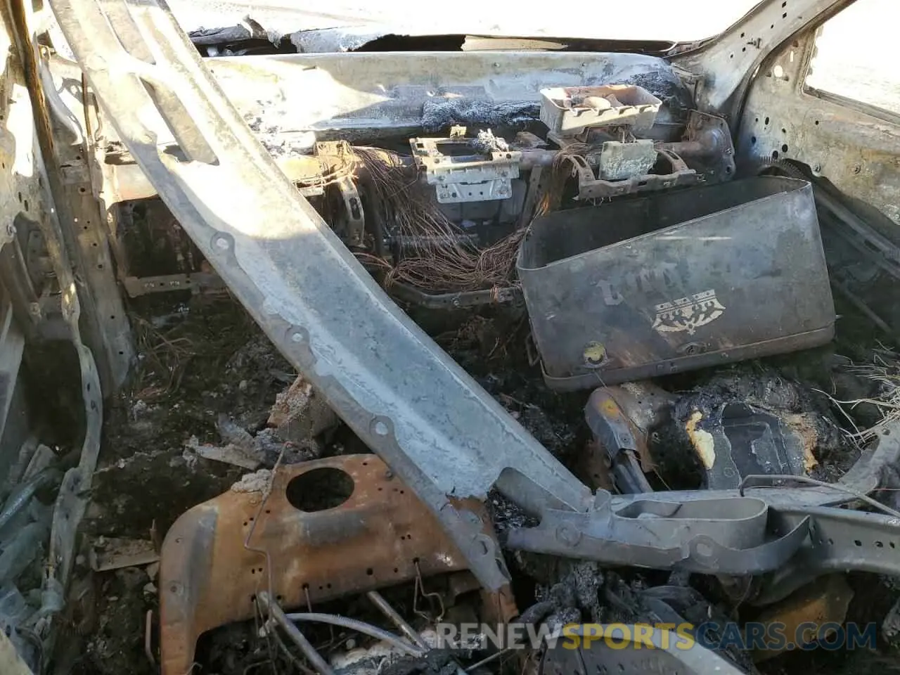 8 Photograph of a damaged car 1C4PJMBX6LD621799 JEEP CHEROKEE 2020
