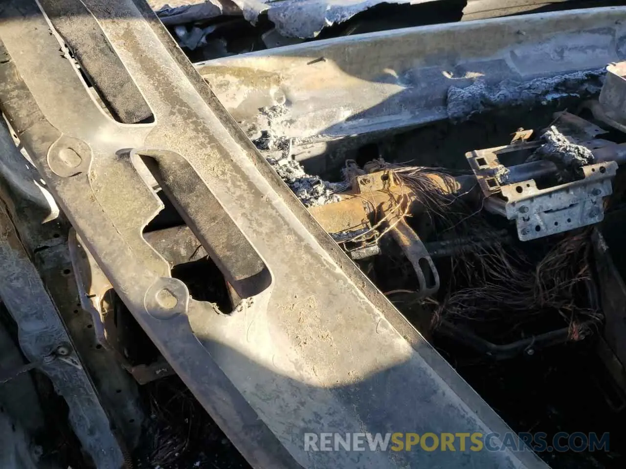 9 Photograph of a damaged car 1C4PJMBX6LD621799 JEEP CHEROKEE 2020