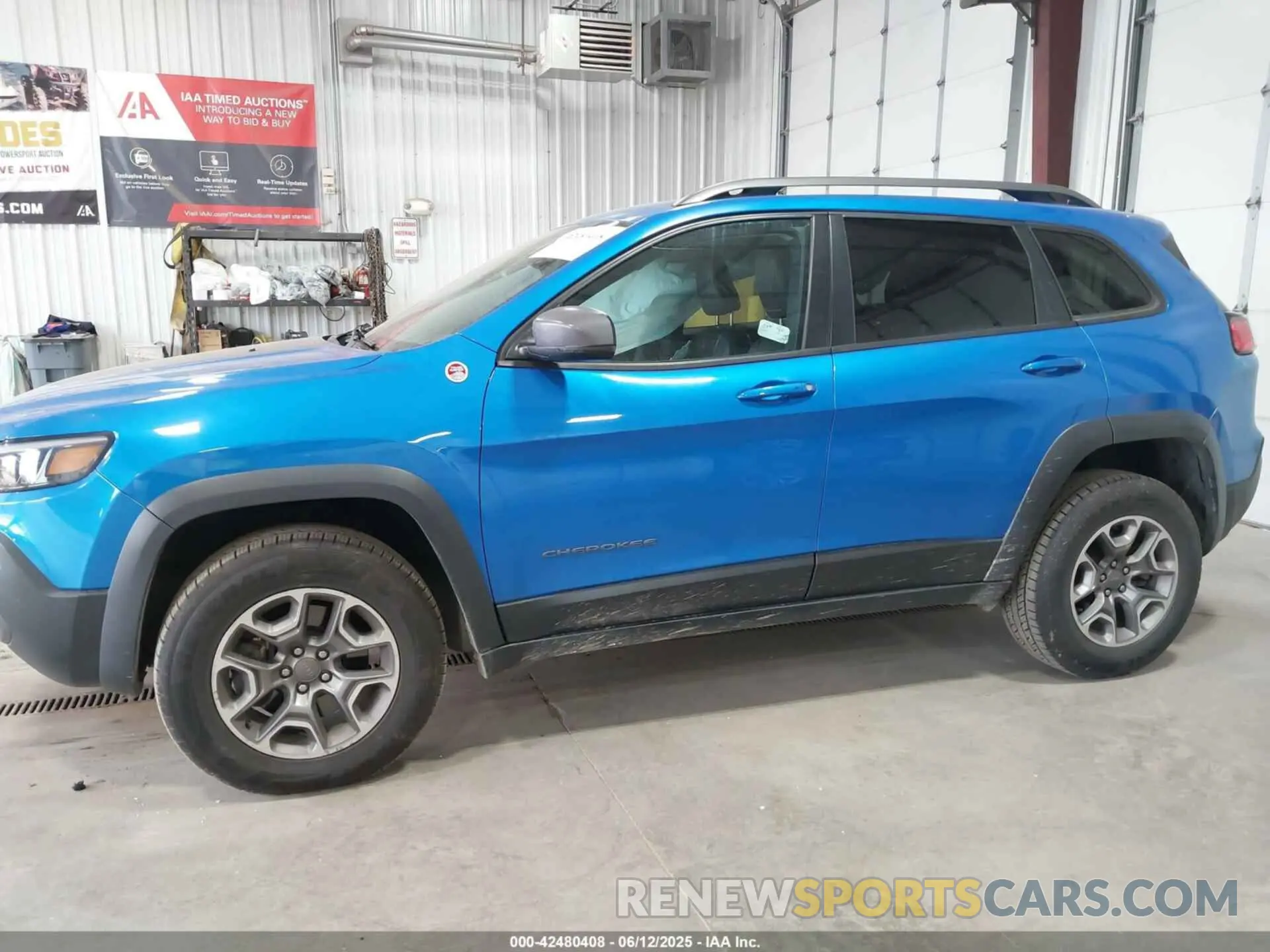 14 Photograph of a damaged car 1C4PJMBX6LD630891 JEEP CHEROKEE 2020