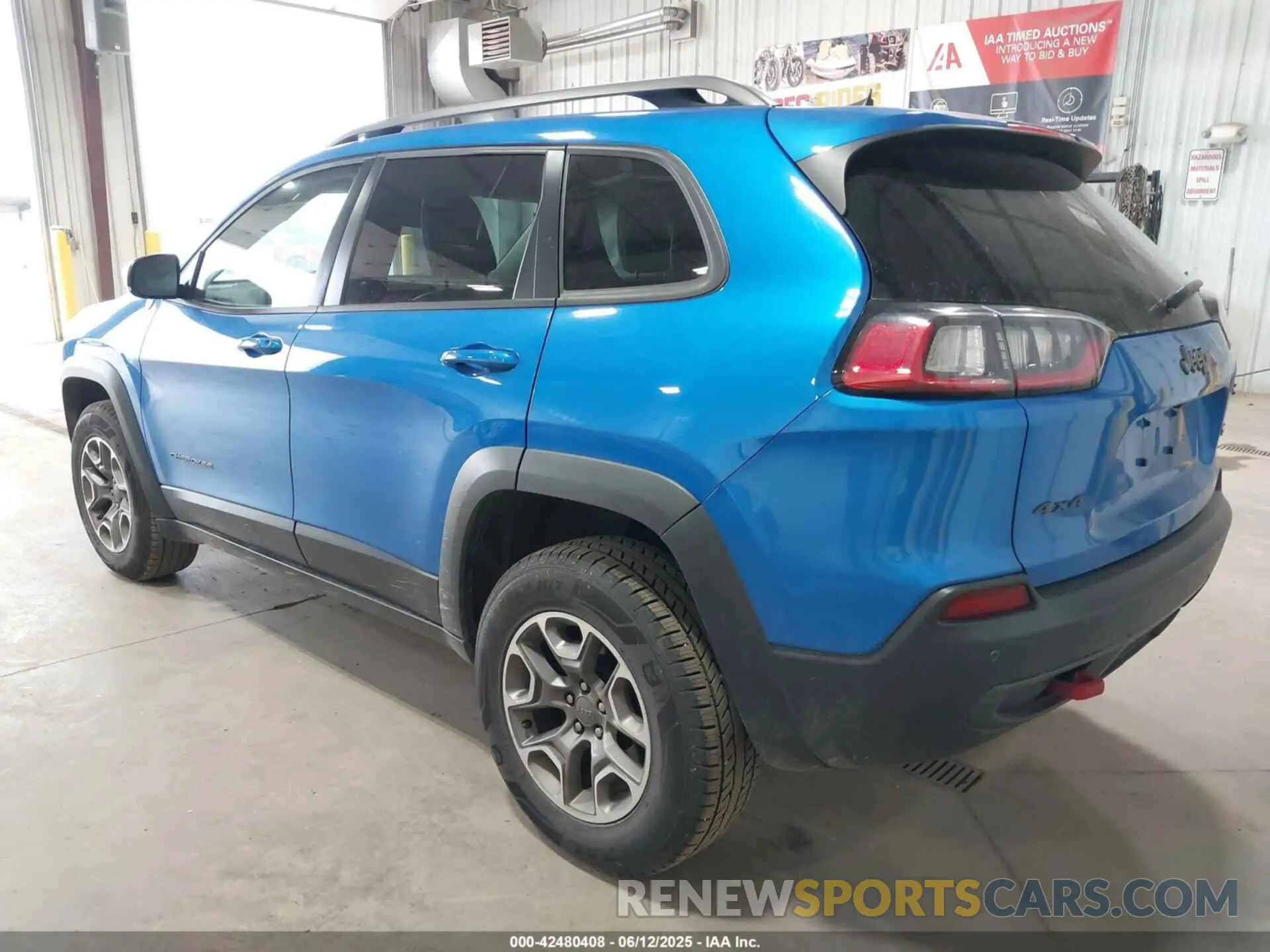 3 Photograph of a damaged car 1C4PJMBX6LD630891 JEEP CHEROKEE 2020