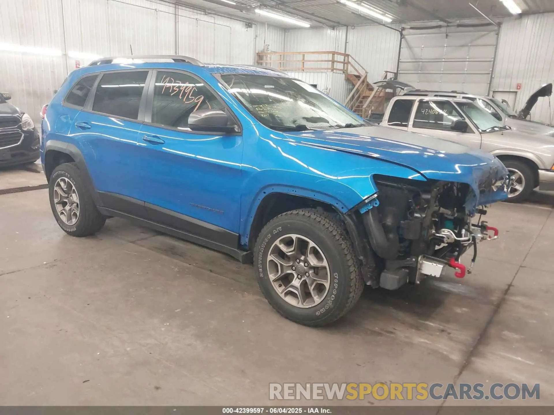 1 Photograph of a damaged car 1C4PJMBX6LD656570 JEEP CHEROKEE 2020