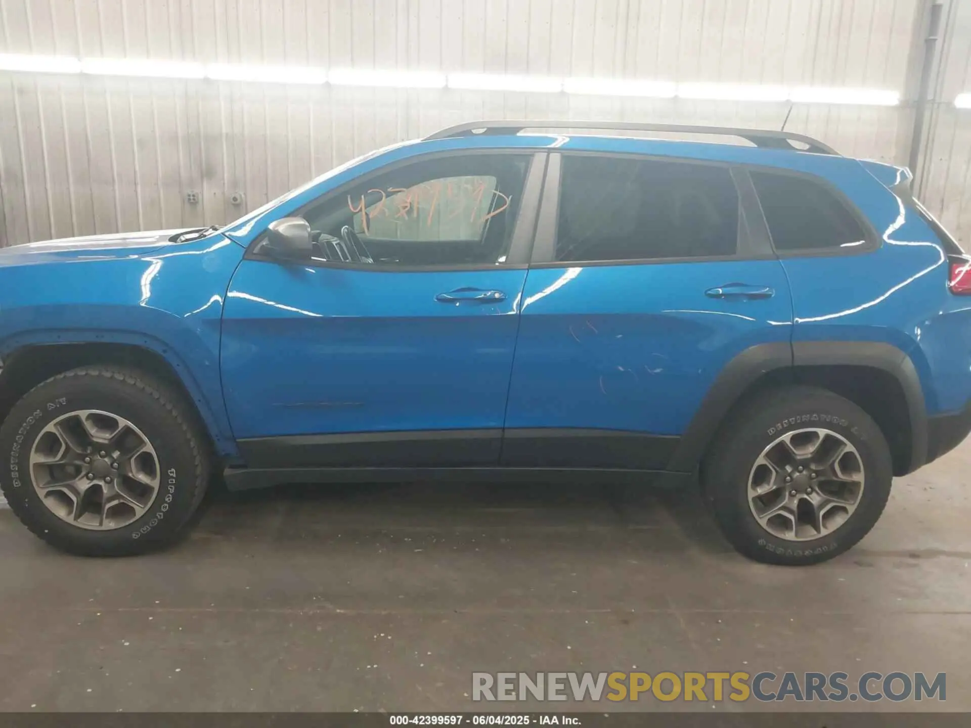 15 Photograph of a damaged car 1C4PJMBX6LD656570 JEEP CHEROKEE 2020