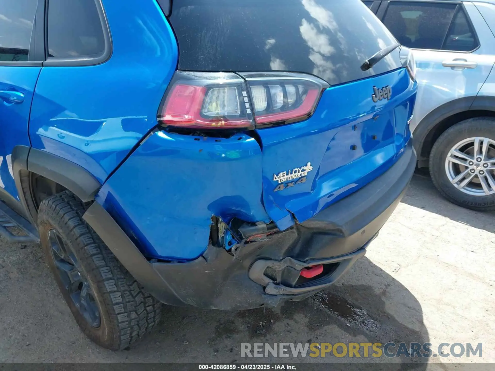 17 Photograph of a damaged car 1C4PJMBX7LD521355 JEEP CHEROKEE 2020