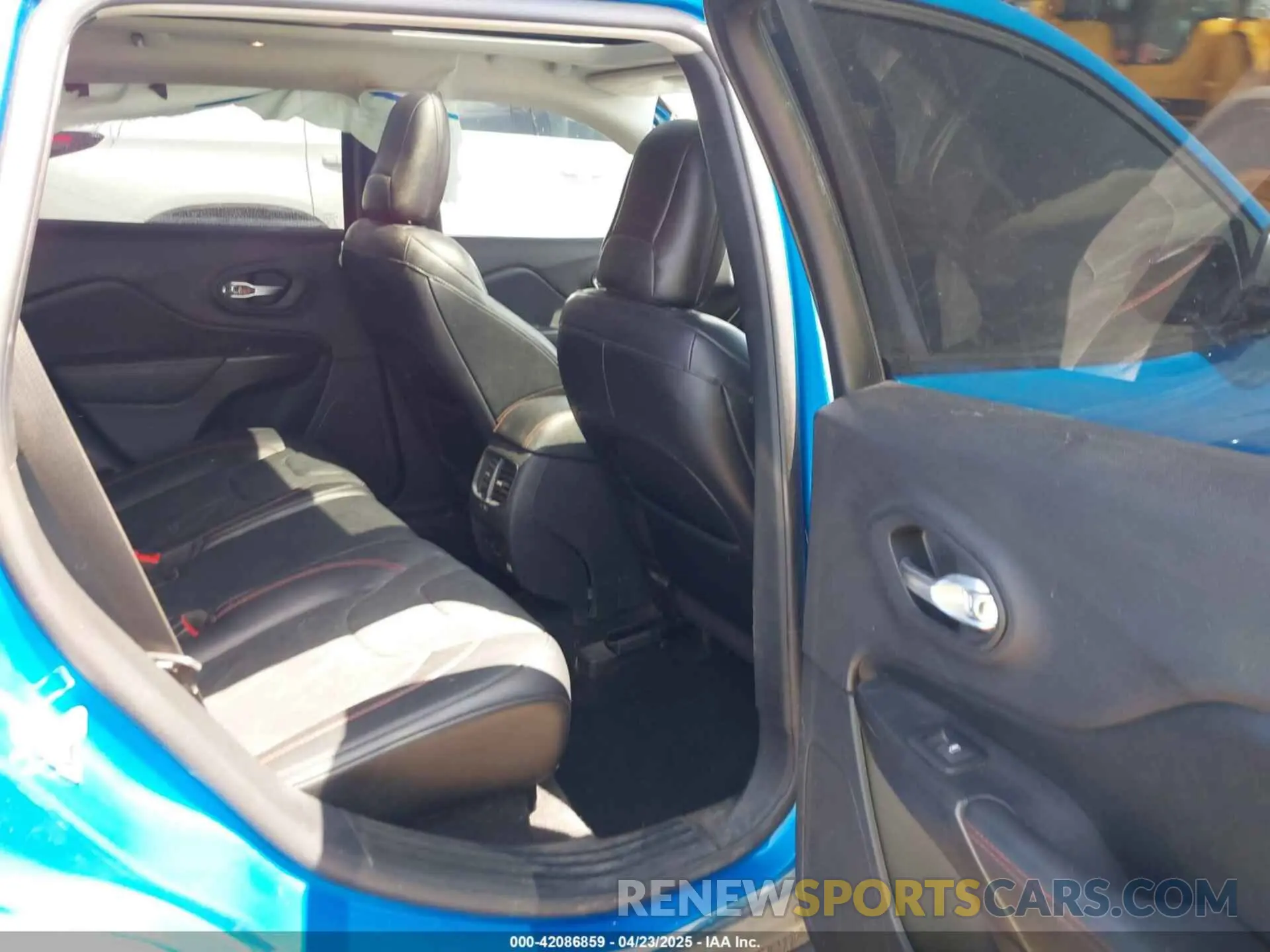 8 Photograph of a damaged car 1C4PJMBX7LD521355 JEEP CHEROKEE 2020