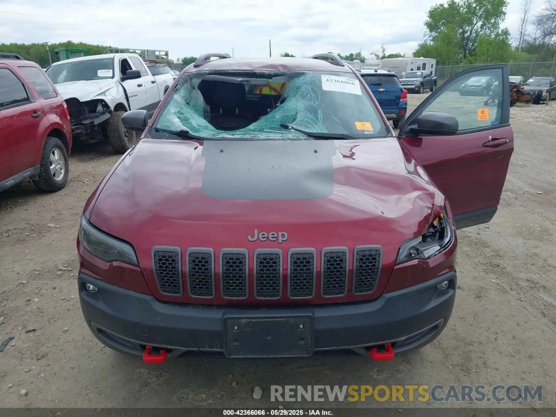 6 Photograph of a damaged car 1C4PJMBX8LD619813 JEEP CHEROKEE 2020