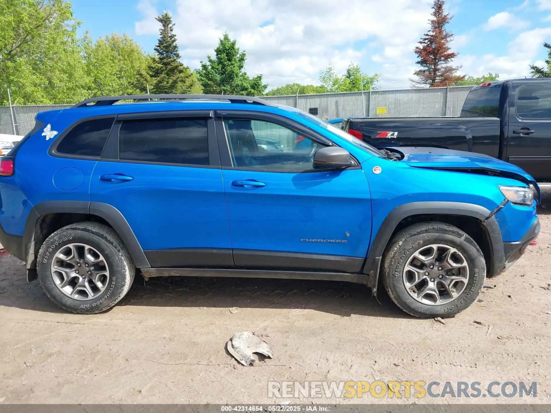 13 Photograph of a damaged car 1C4PJMBXXLD636547 JEEP CHEROKEE 2020