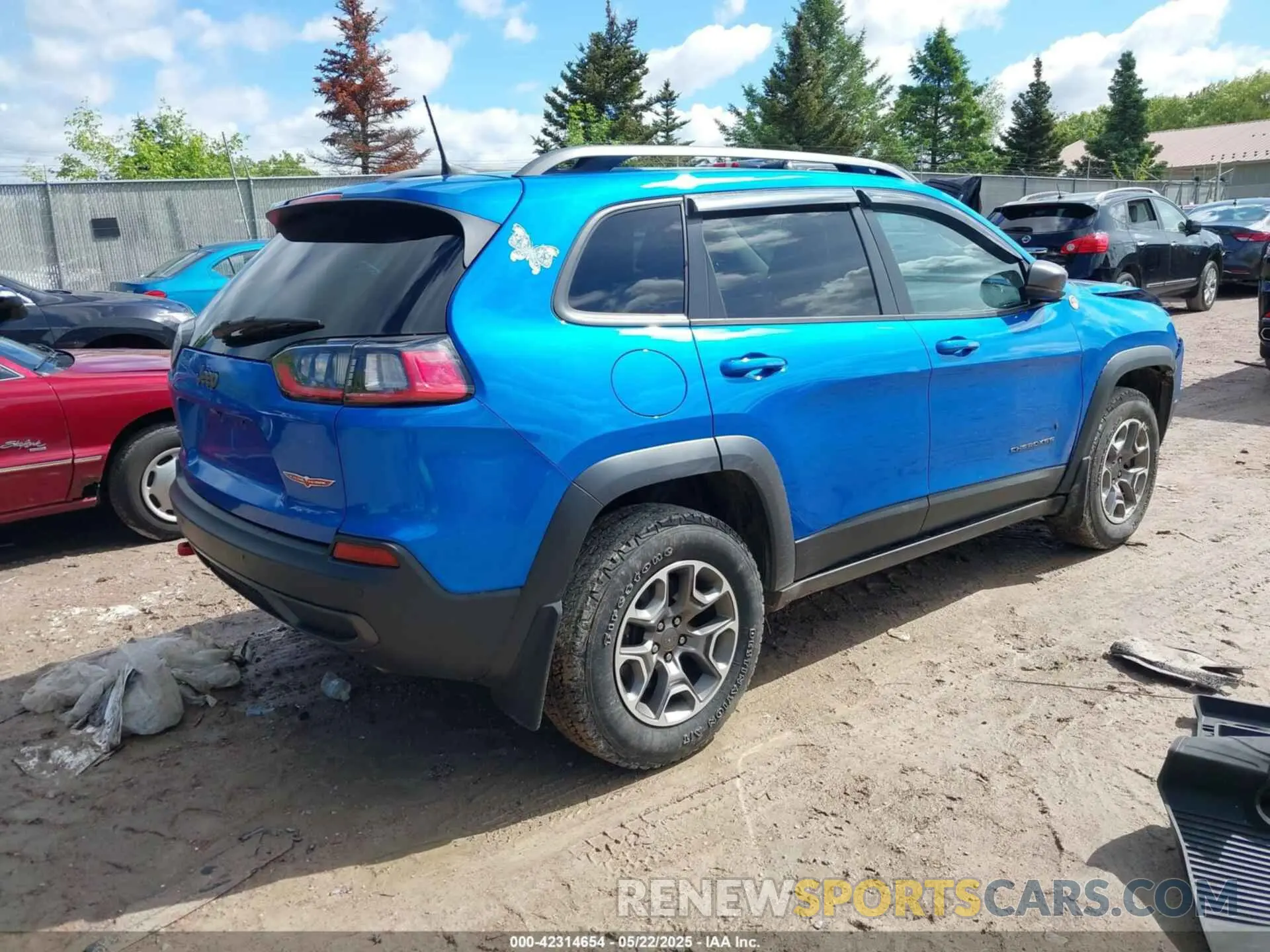 4 Photograph of a damaged car 1C4PJMBXXLD636547 JEEP CHEROKEE 2020