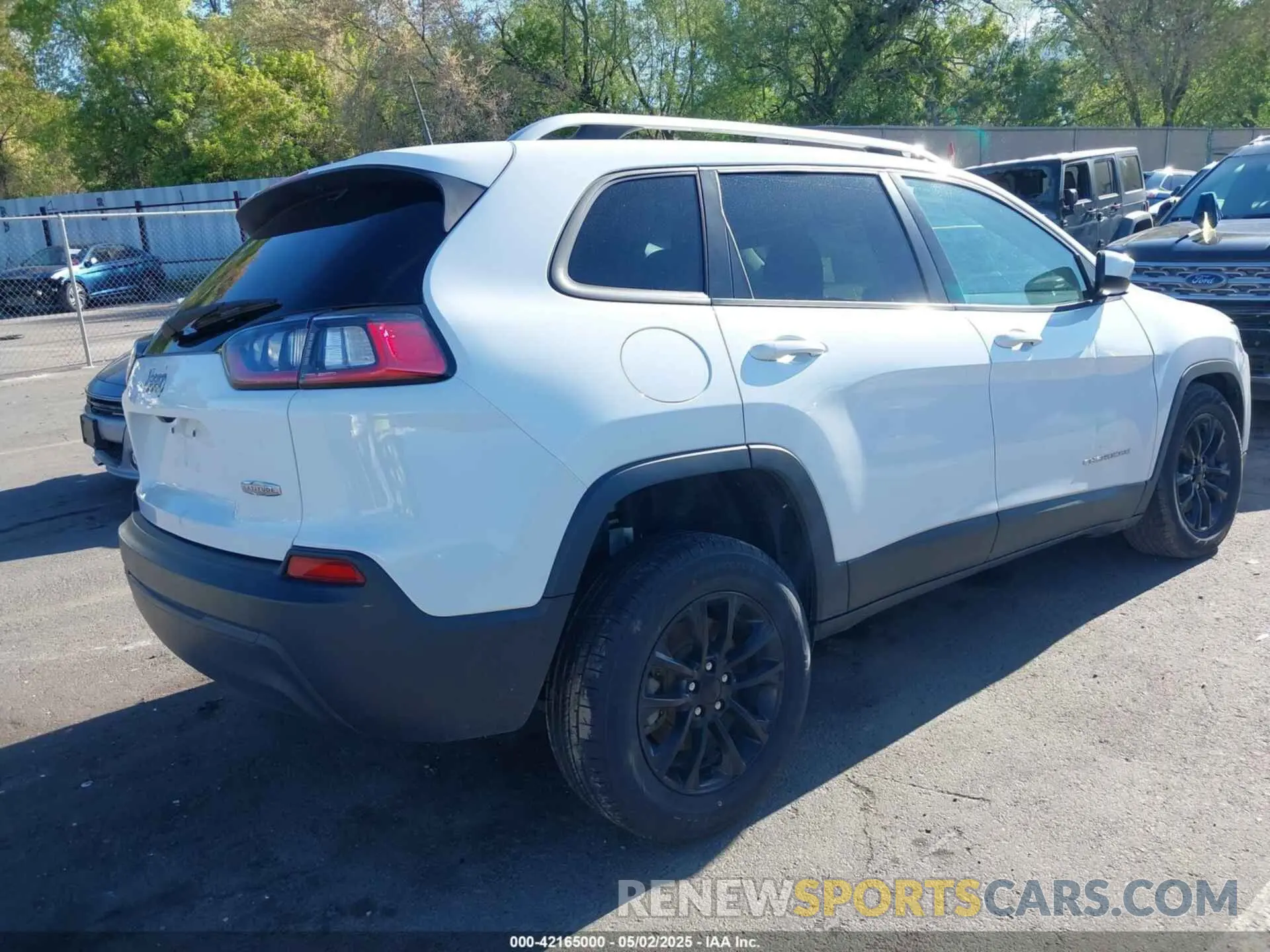4 Photograph of a damaged car 1C4PJMCB0LD502665 JEEP CHEROKEE 2020
