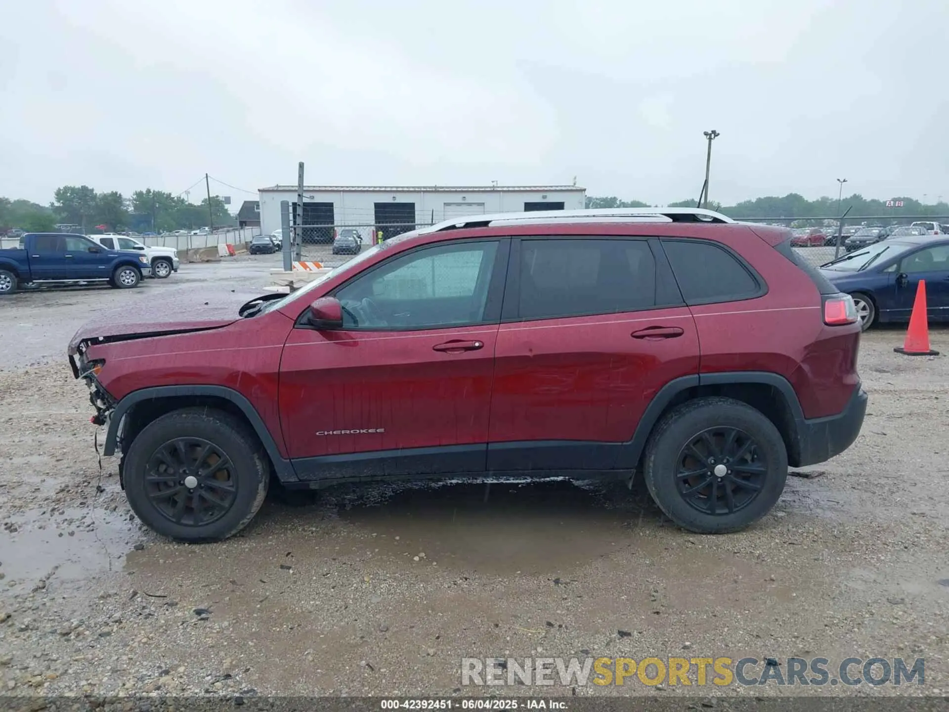 15 Photograph of a damaged car 1C4PJMCB1LD605402 JEEP CHEROKEE 2020