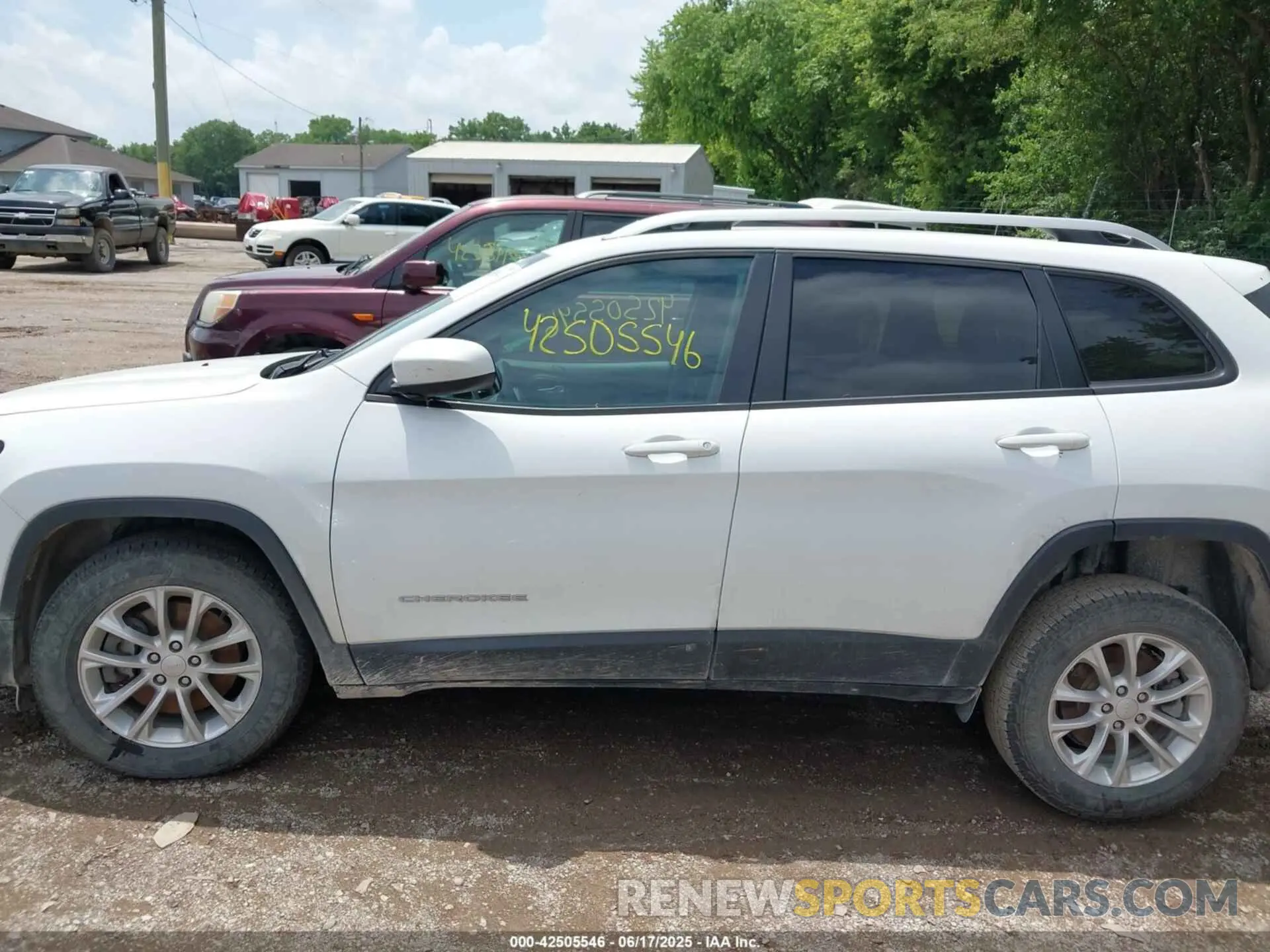 14 Photograph of a damaged car 1C4PJMCB2LD624797 JEEP CHEROKEE 2020