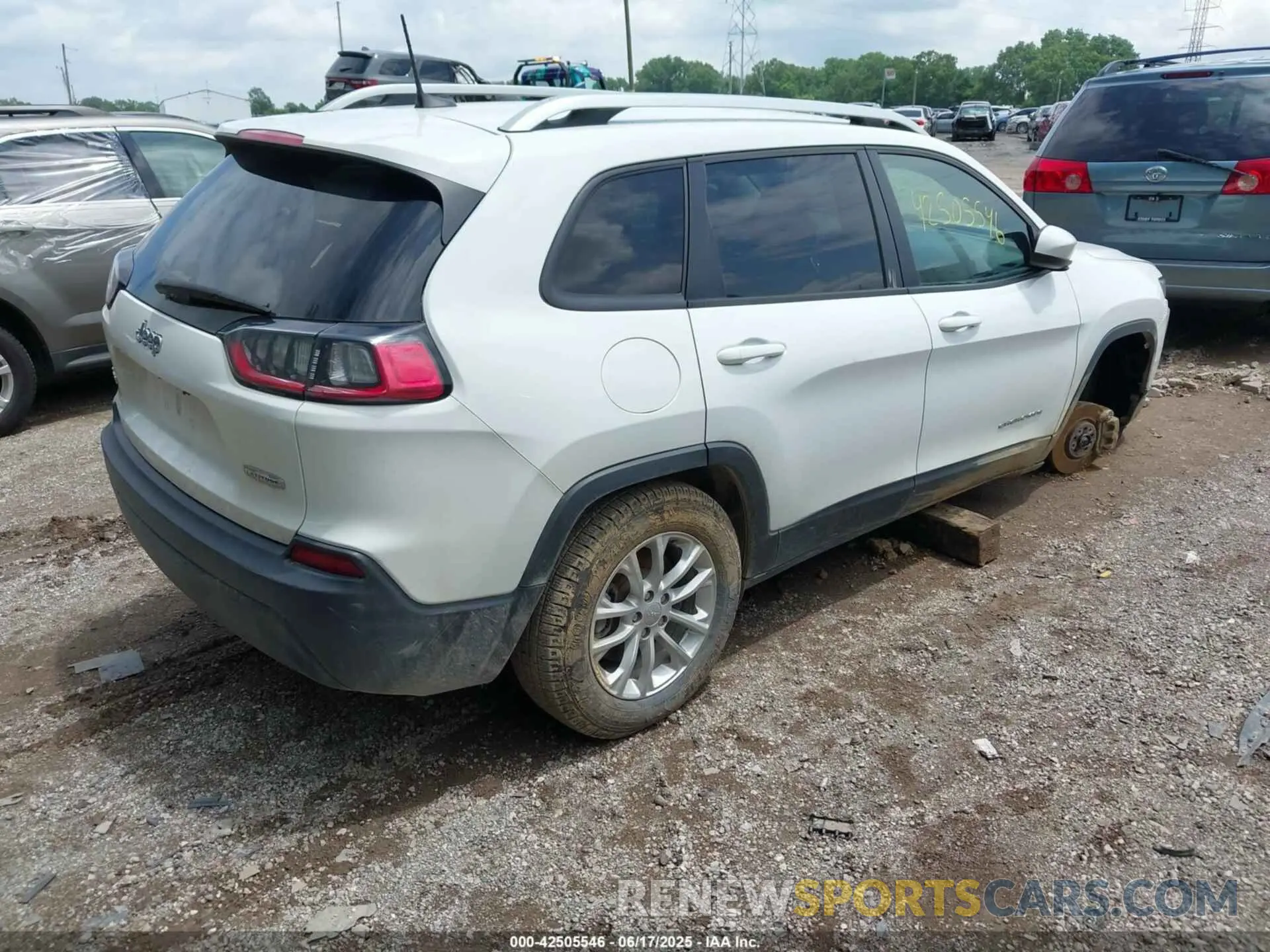4 Photograph of a damaged car 1C4PJMCB2LD624797 JEEP CHEROKEE 2020