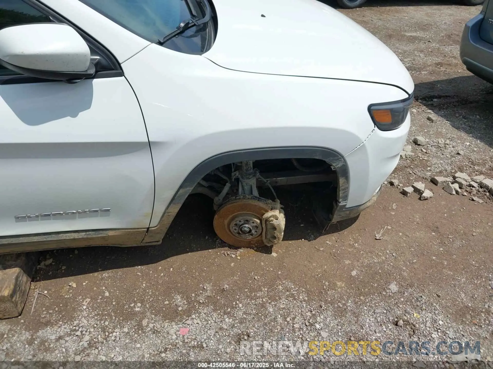 6 Photograph of a damaged car 1C4PJMCB2LD624797 JEEP CHEROKEE 2020