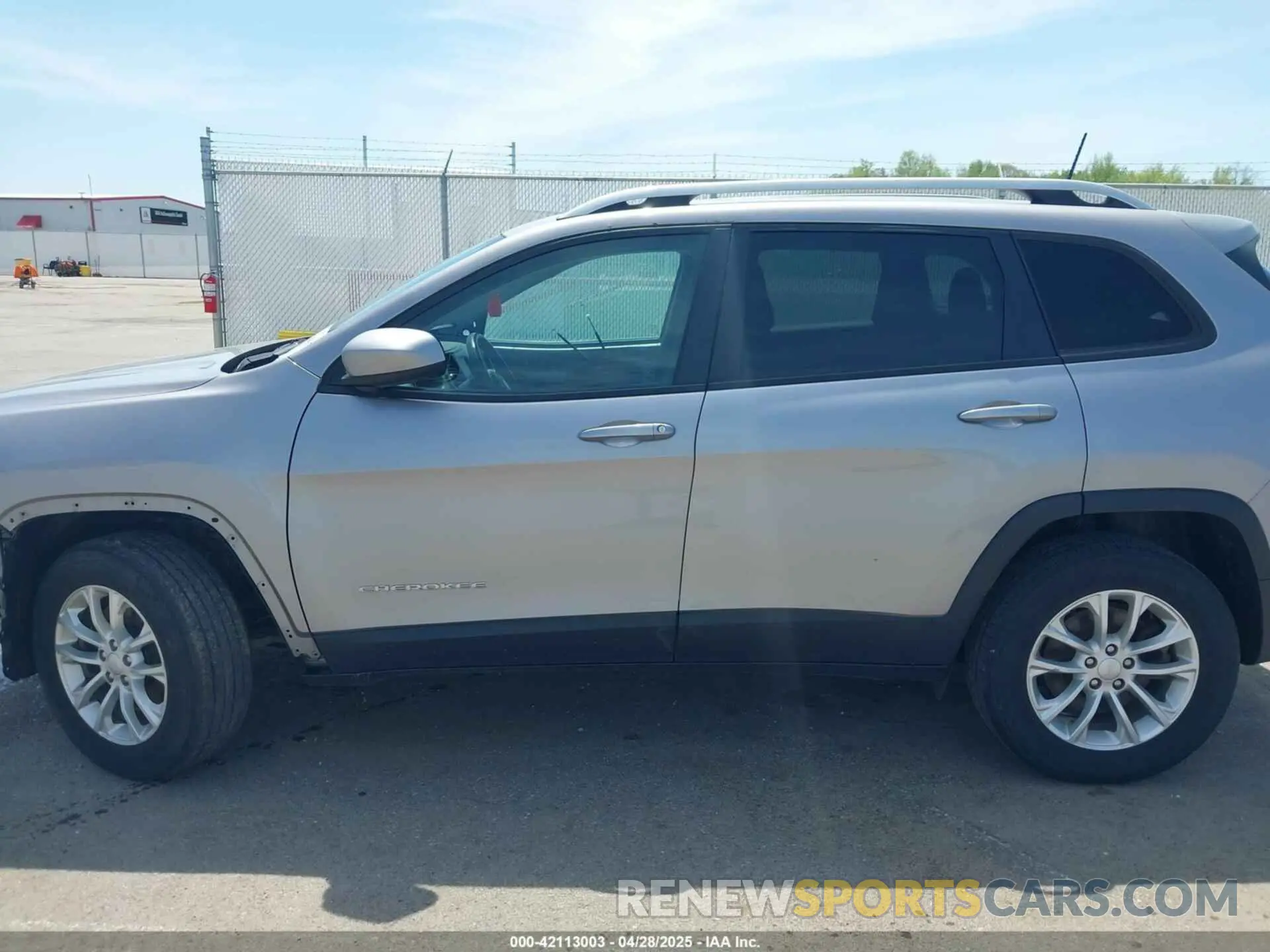 15 Photograph of a damaged car 1C4PJMCB4LD654657 JEEP CHEROKEE 2020
