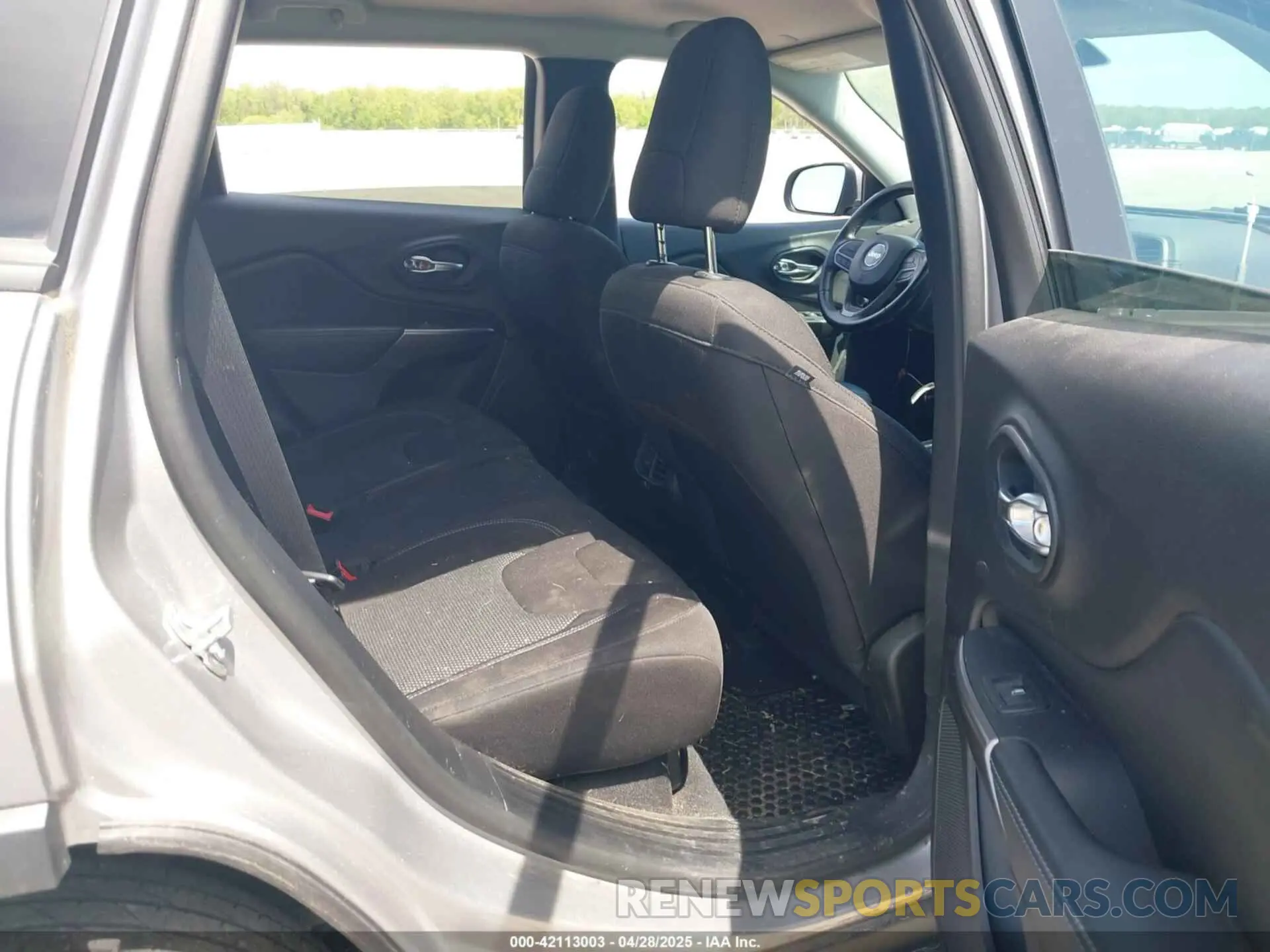 8 Photograph of a damaged car 1C4PJMCB4LD654657 JEEP CHEROKEE 2020